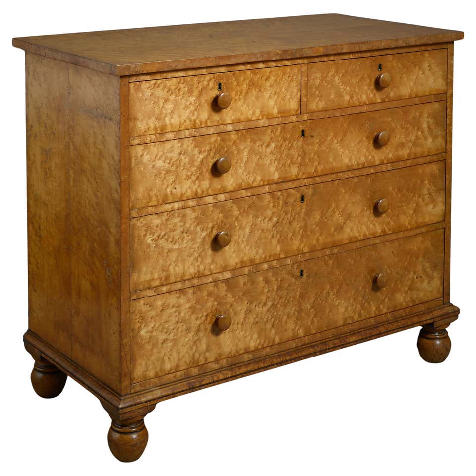 Birdseye Maple Commodes and Chests of Drawers - 44 For Sale at 1stDibs