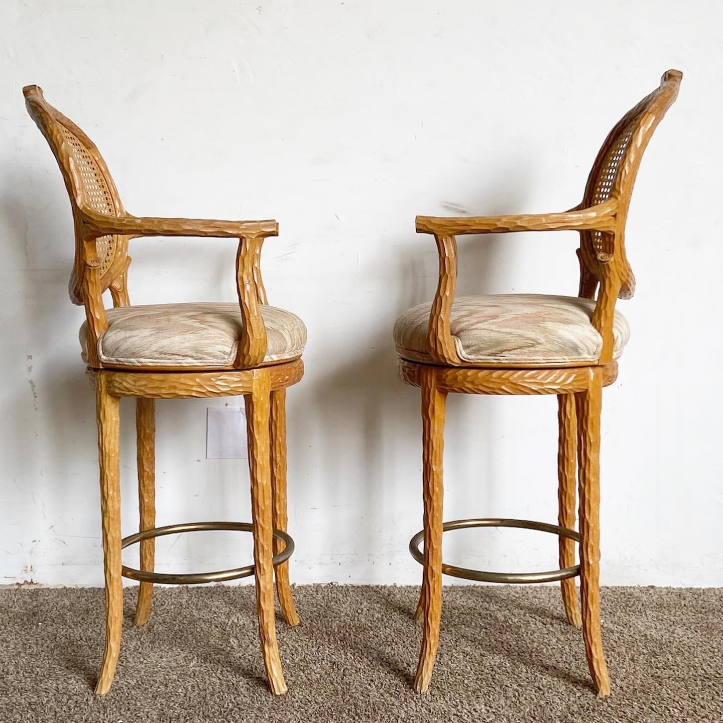 Enhance your home's comfort and style with these Regency Cane Back Sculpted Swivel Counter Stools. A vintage-meets-modern blend of function and sophistication.
Some wear and crack in in one of the arm rests.