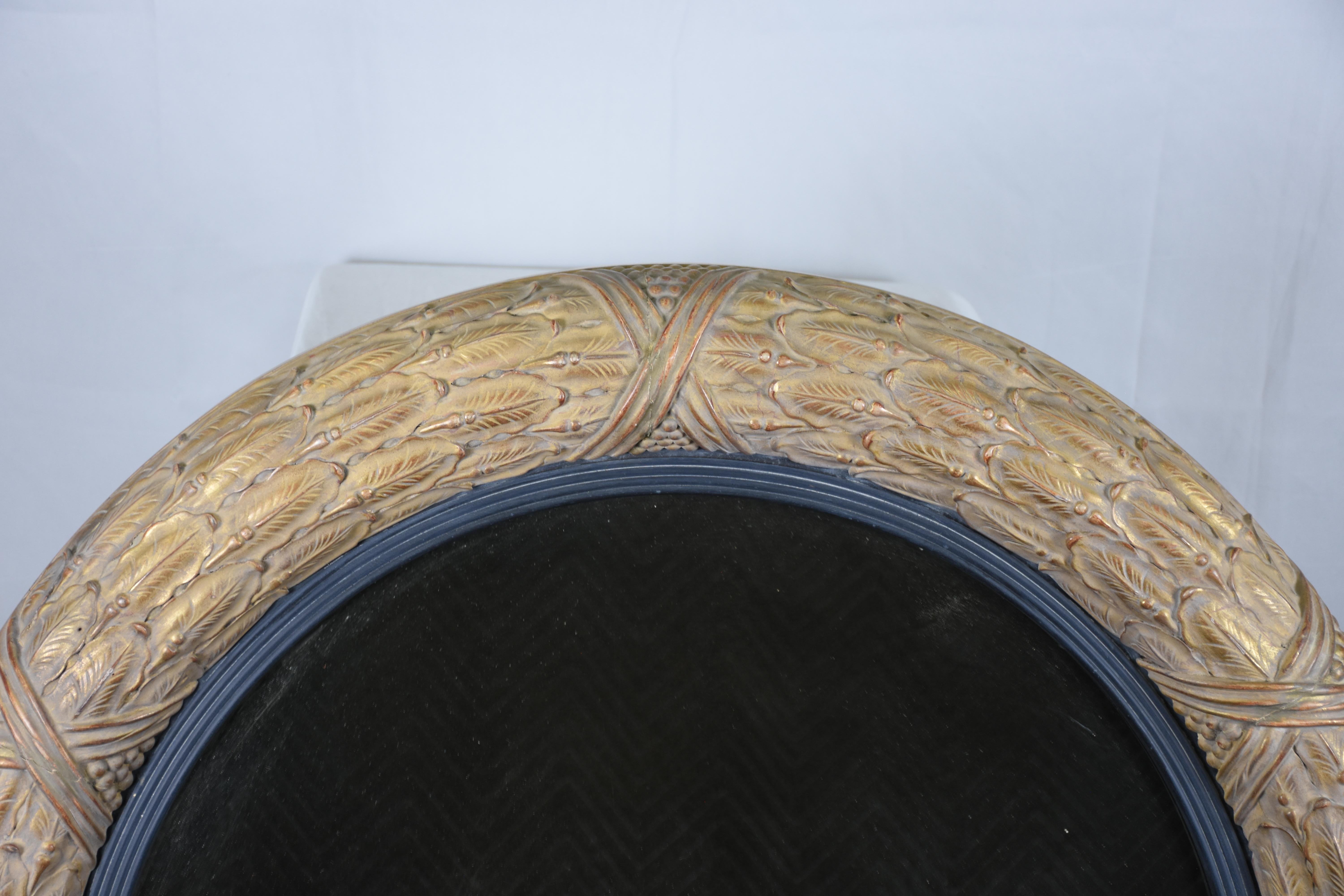 Regency Carved Giltwood Mirror In Good Condition For Sale In New York, NY