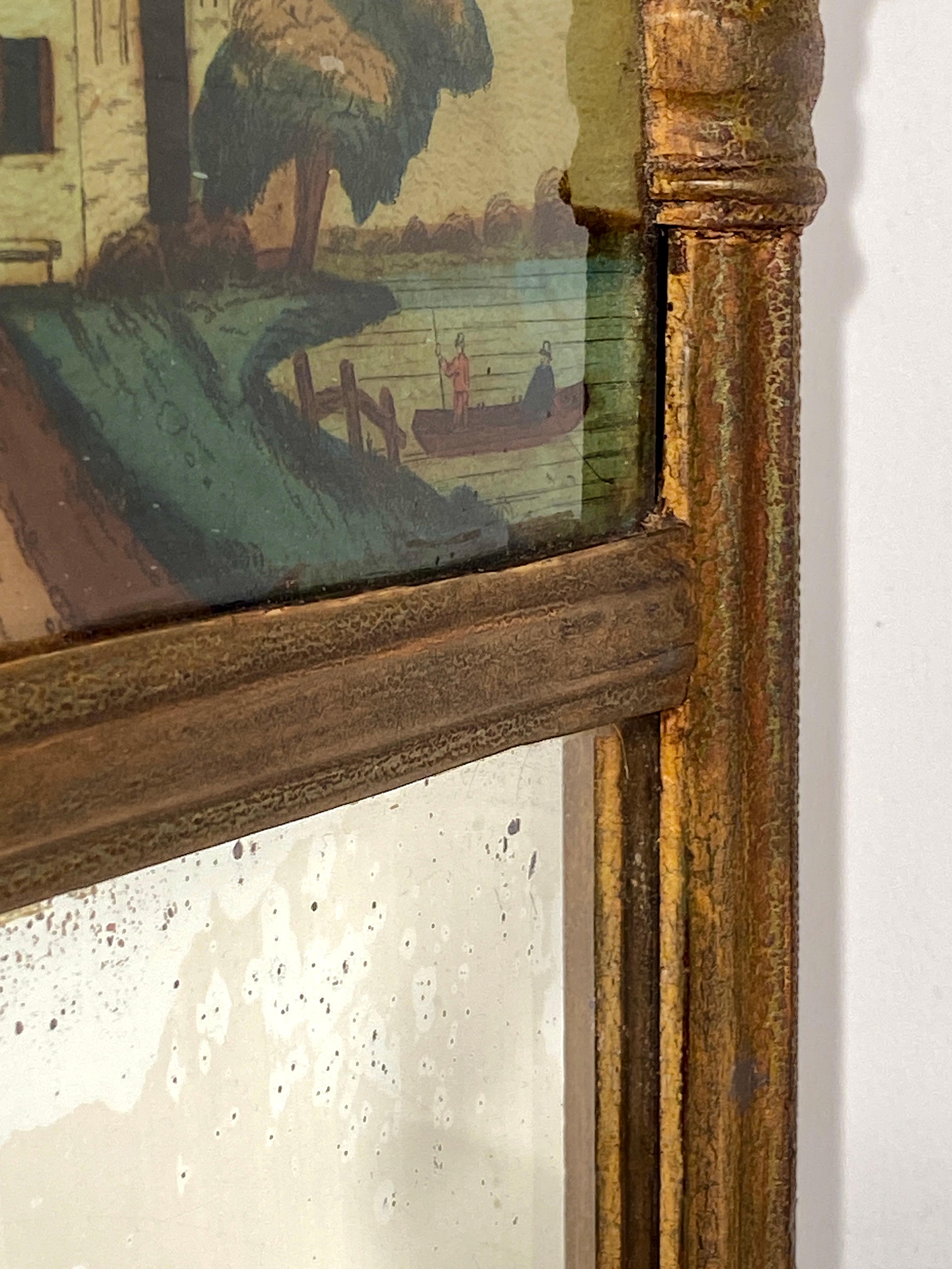 Peint à la main Miroir de style Régence en bois sculpté et doré Panneau en églomisé Trumeau en vente