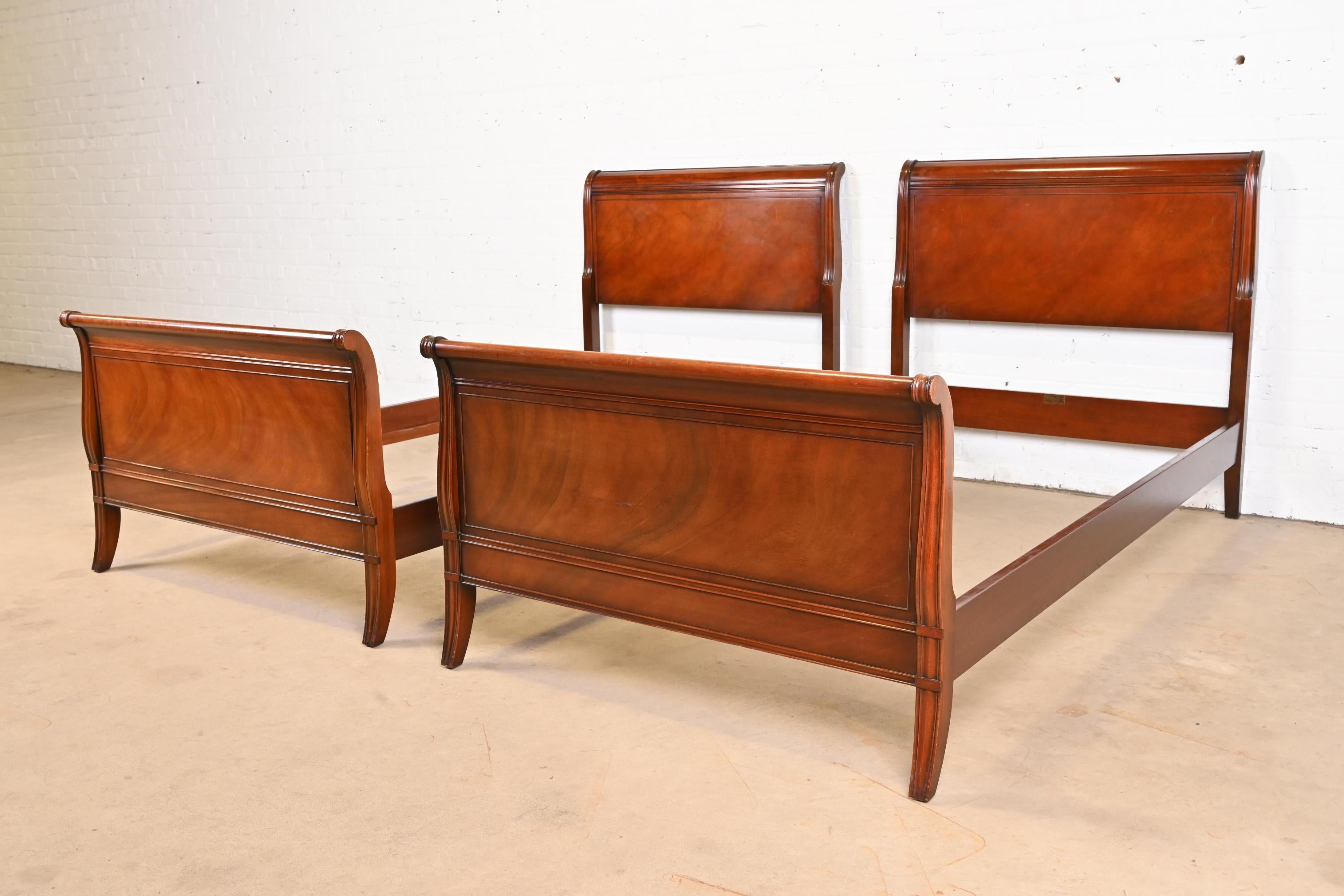 Regency Carved Mahogany Twin Size Sleigh Beds by Fallon & Hellen, circa 1930s In Good Condition In South Bend, IN