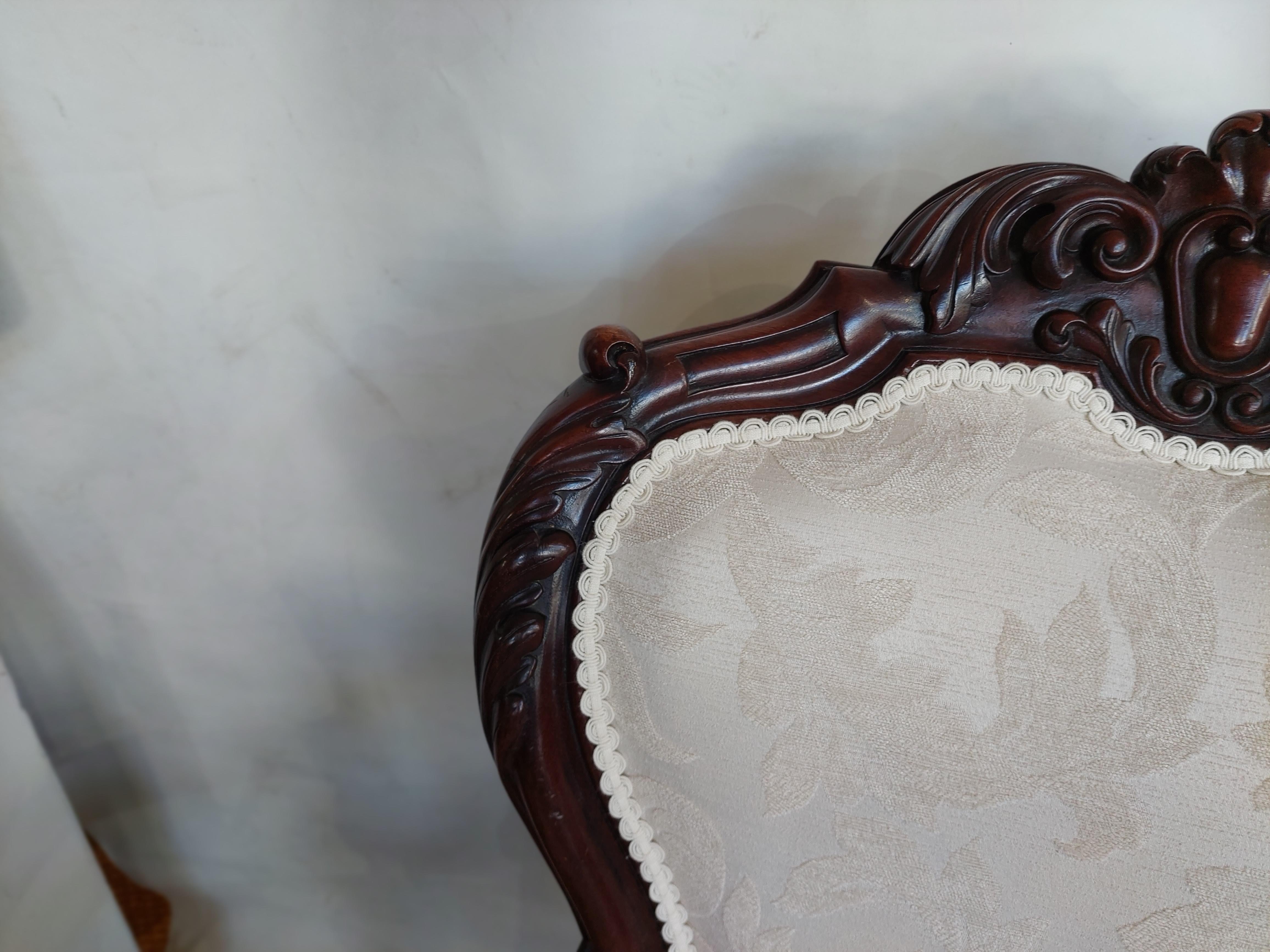 Poltrona imbottita in mogano intagliato Regency in vendita 3