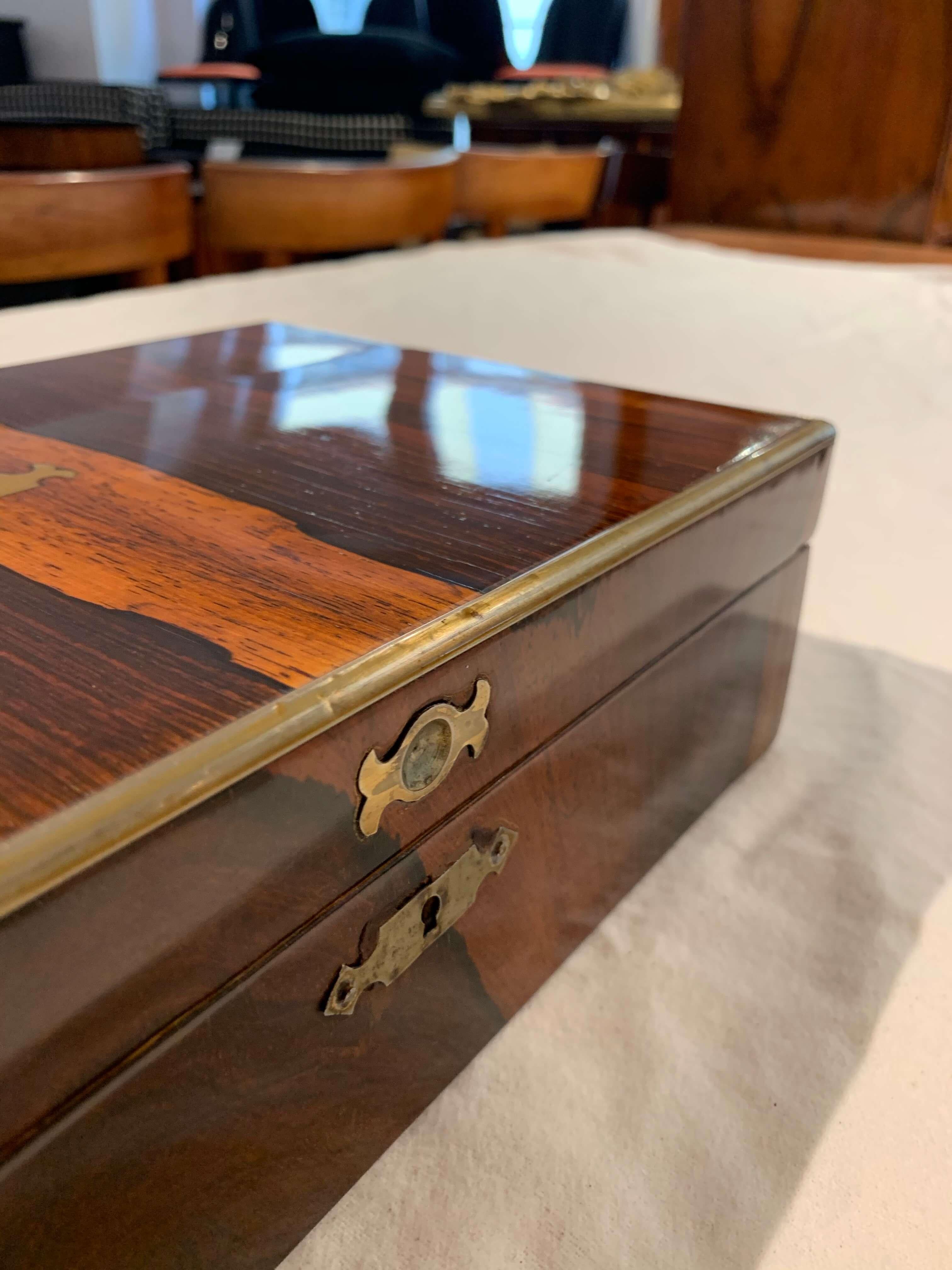 Neoclassical Biedermeier Box, Rosewood Veneer, Brass Inlays, England, circa 1830 For Sale 4