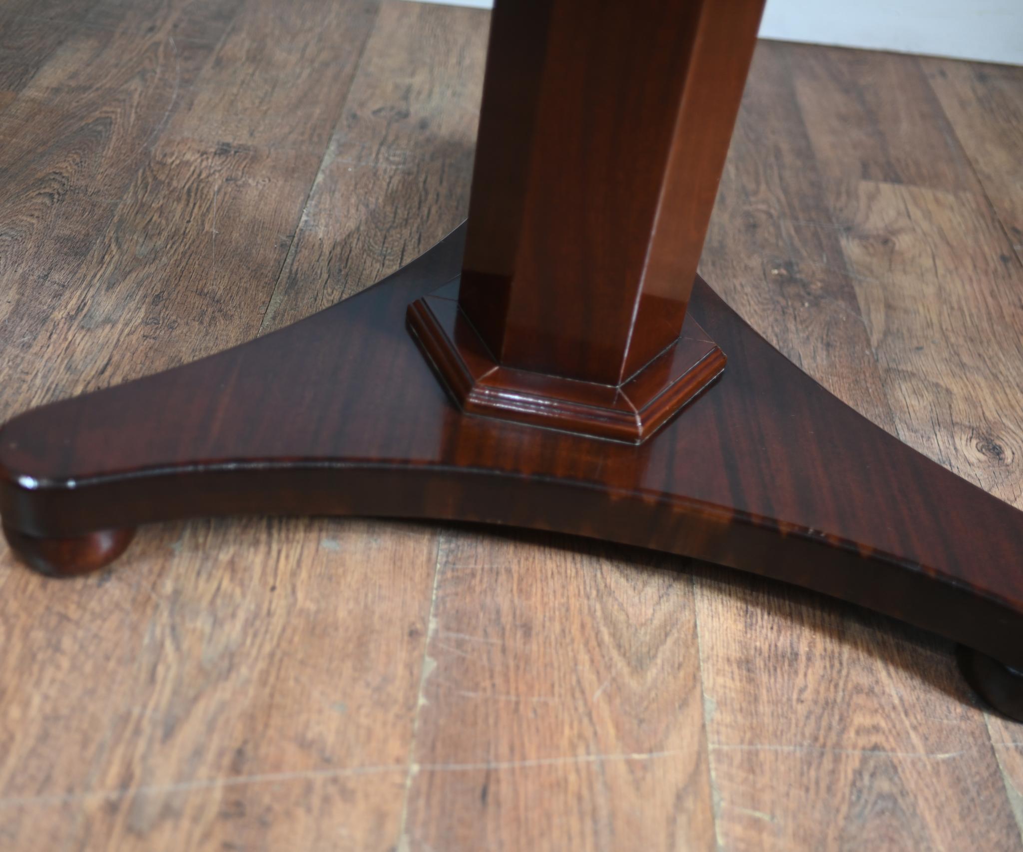 You are viewing a refined Regency centre table in flame mahogany
Circa 1830 so late Regency
Supported on a single, tapered pedestal column that provides a refined,
uncluttered silhouette
The base features a three-sided platform with curved ends,