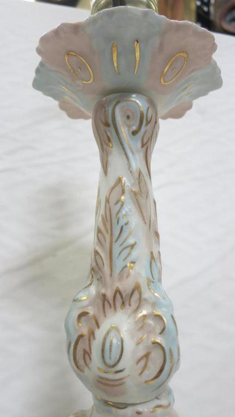 Peint à la main Lampe florale de style Capo Di Monte en céramique Regency en vente