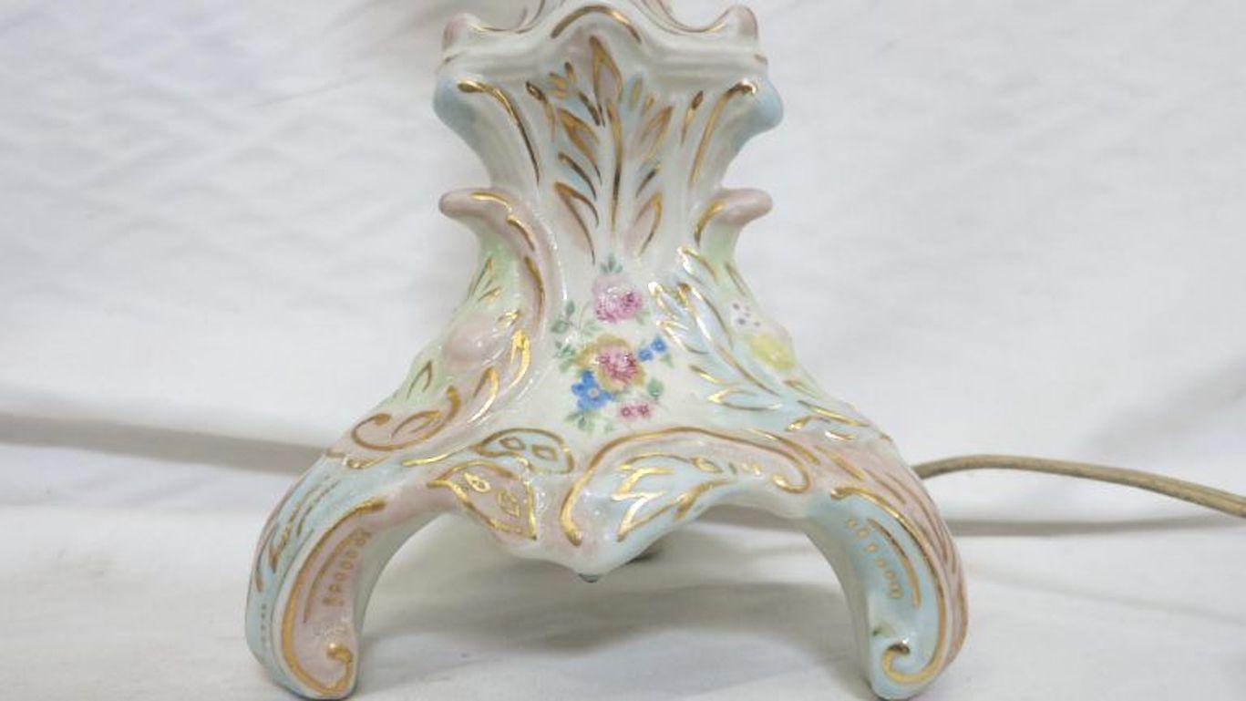 Regency Ceramic Capo Di Monte Style Floral Lamp In Fair Condition For Sale In Van Nuys, CA
