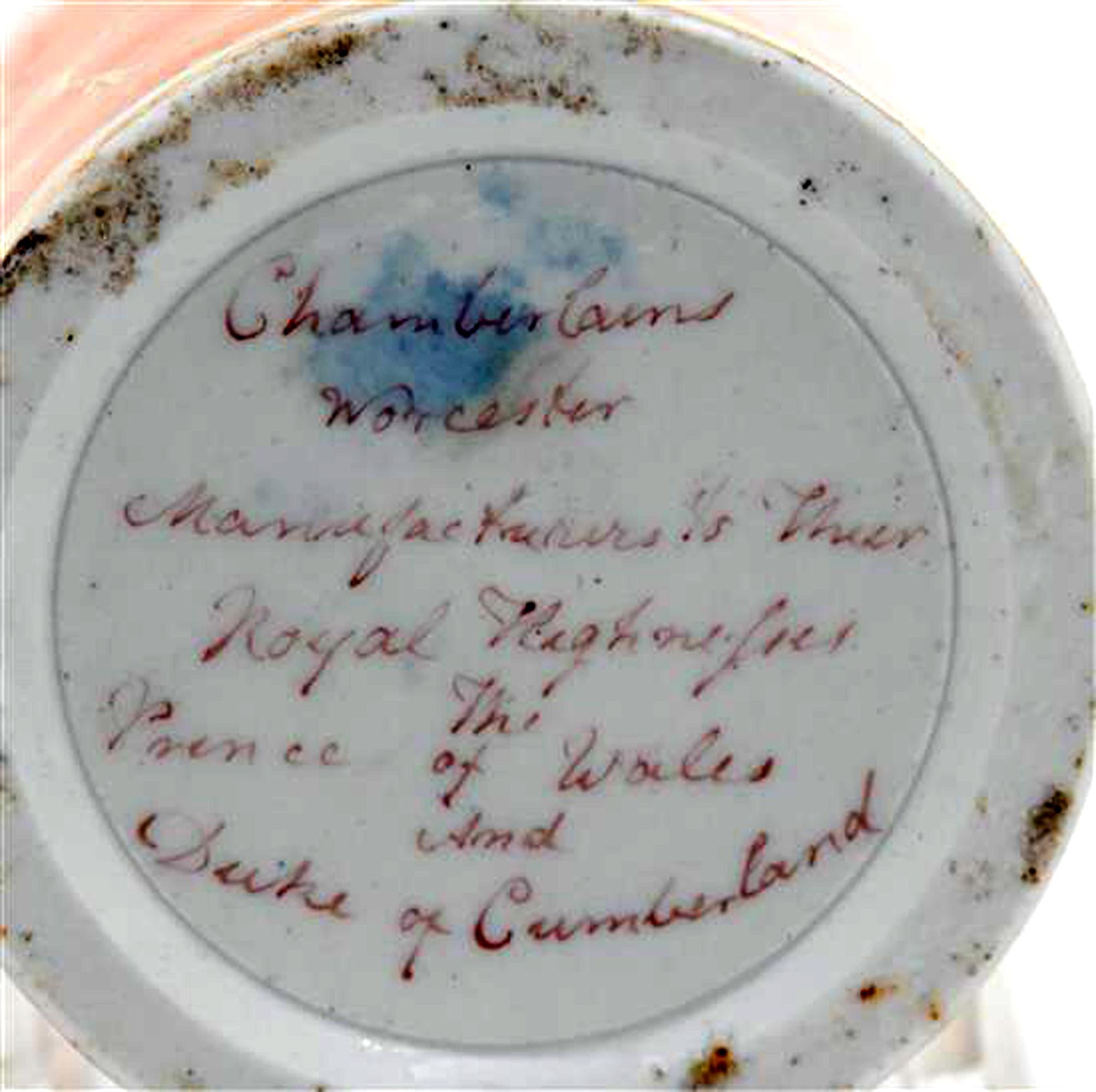 Chamberlain worcester porcelain feather-decorated inkwell,
circa 1810.

The drum-shaped inkwell with a faux orange marble ground is painted on the front with a variety of bird feathers. The reverse with a marbled orange ground.

Dimensions: 2 1/2
