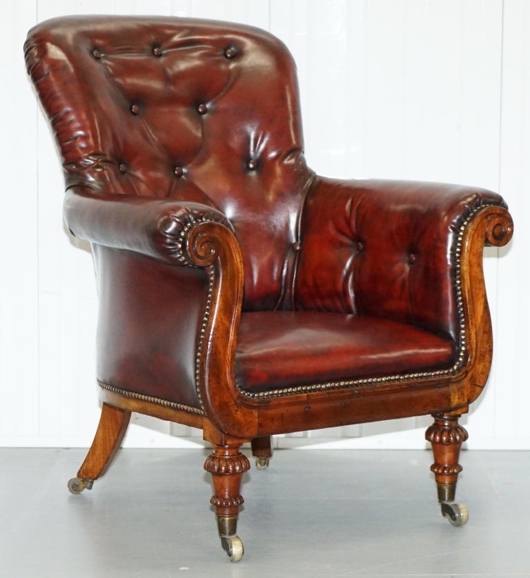 Regency Chesterfield Porters-Sessel aus bordeauxfarbenem Leder in der Art  von Gillows im Angebot bei 1stDibs
