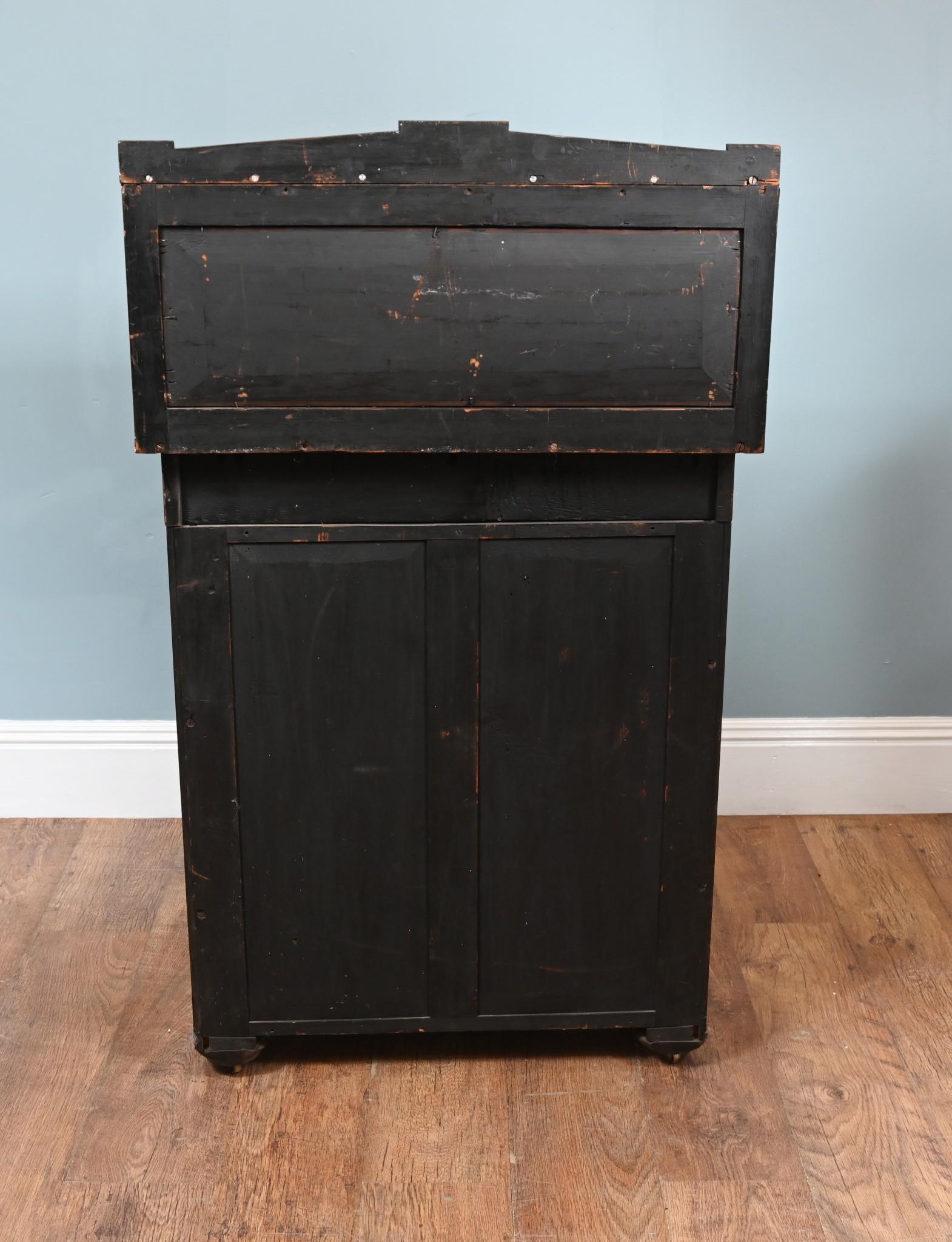 Regency Chiffonier Beistellschrank Periode 1810 im Zustand „Gut“ im Angebot in Potters Bar, GB