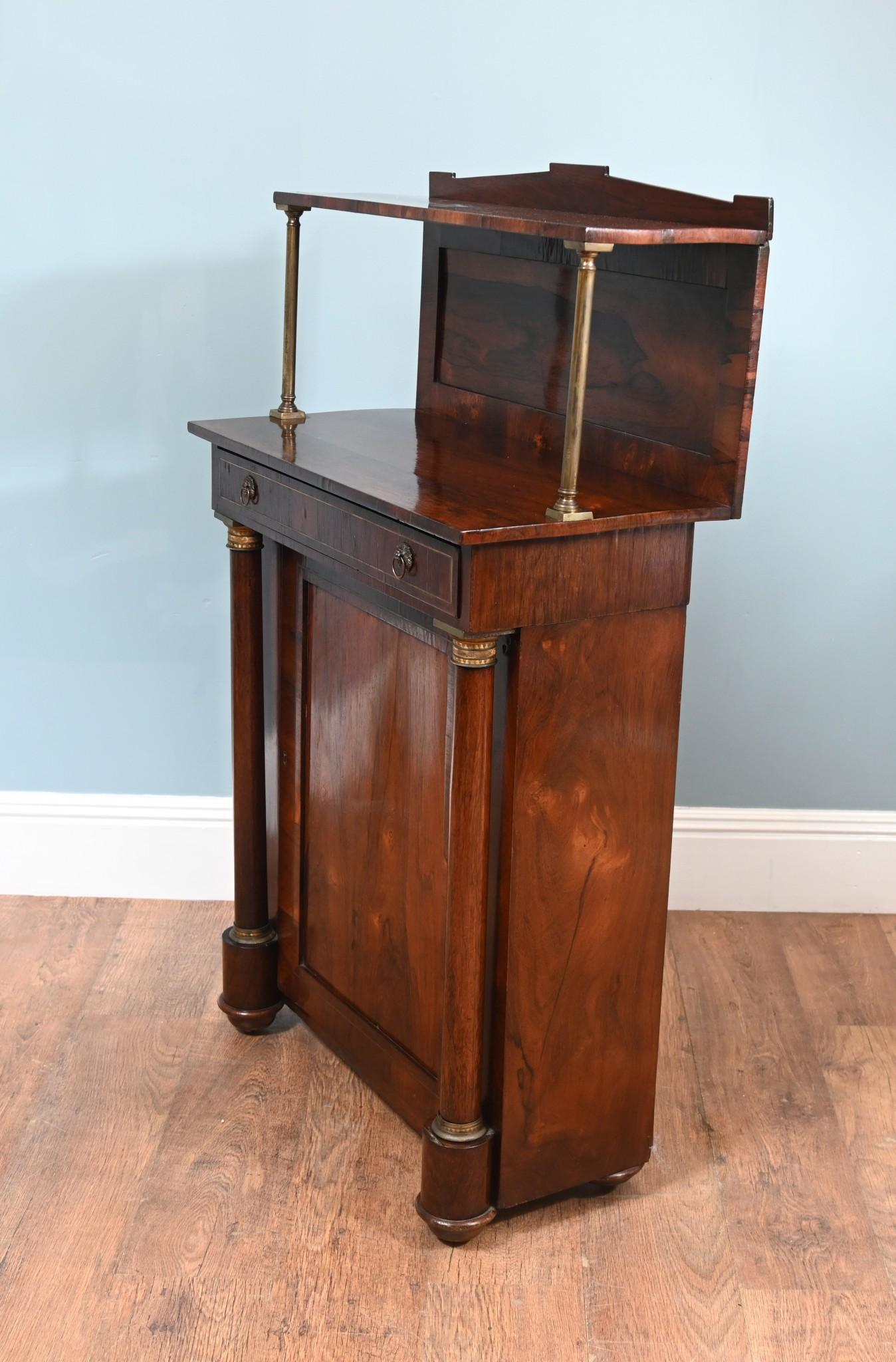 Regency Chiffonier Beistellschrank Periode 1810 (Frühes 19. Jahrhundert) im Angebot