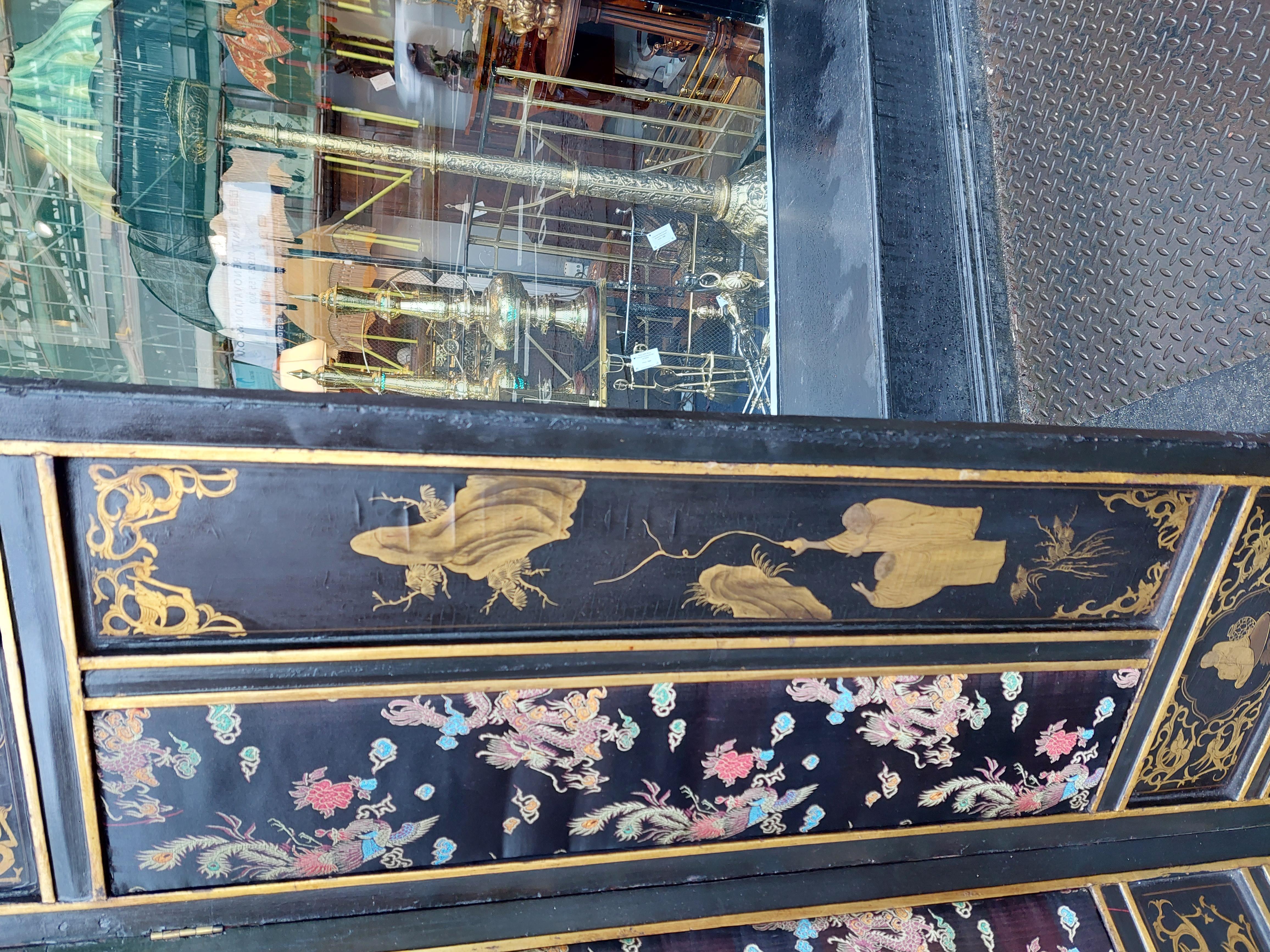 Regency Chinese Imported Lacquered 8 Fold Dressing Screen im Angebot 6