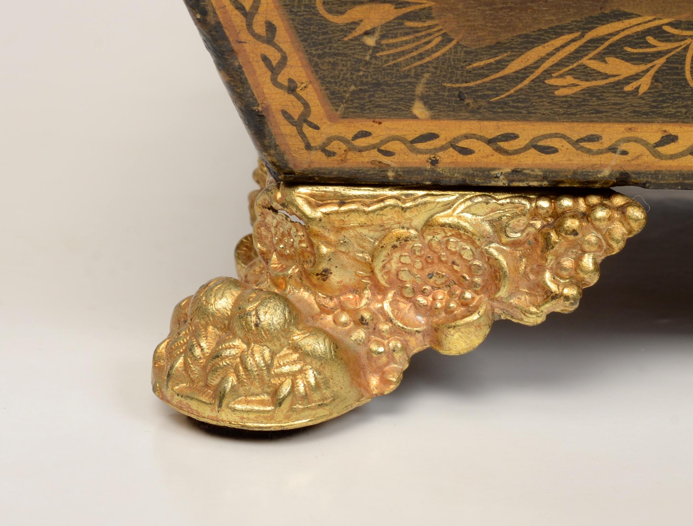 Caja de joyería decorada con Chinoiserie y Penwork de la Regencia Interior pintado de azul Latón en venta