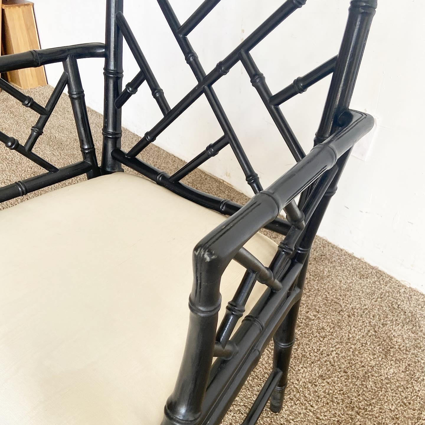 Legno Sedia a braccio in finto bambù in stile Chippendale Regency in vendita
