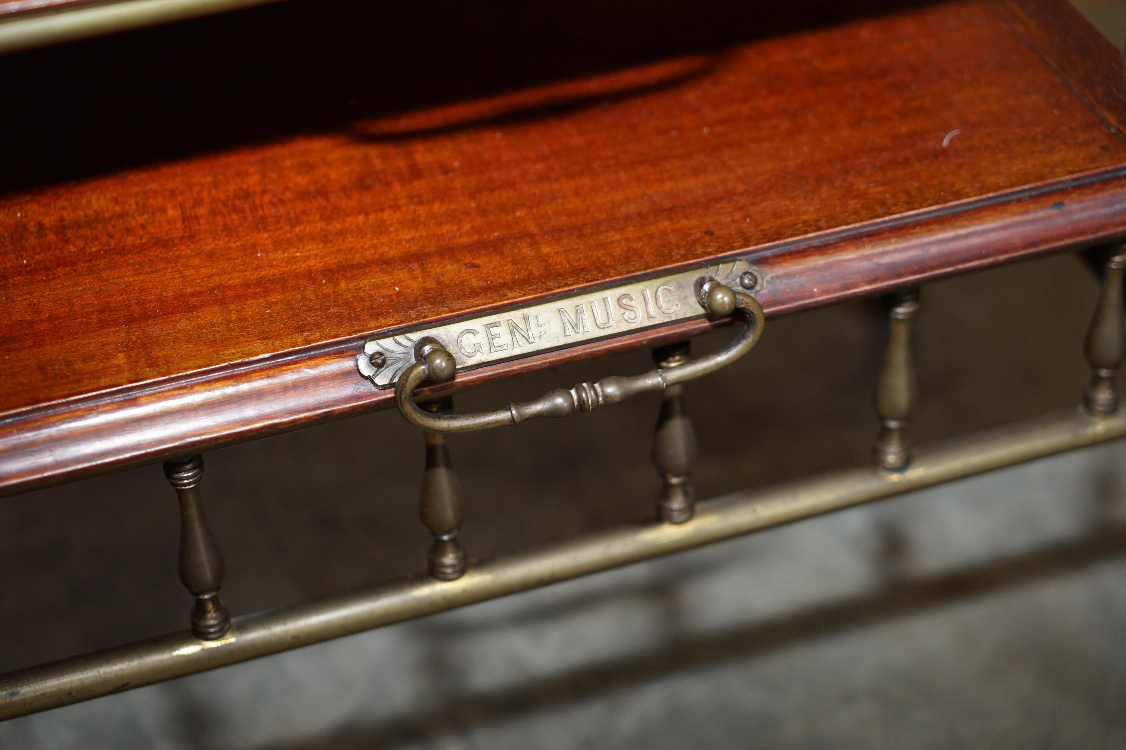 Commode de style Régence vers 1810 en bronze doré et bois dur pour partitions en vente 5