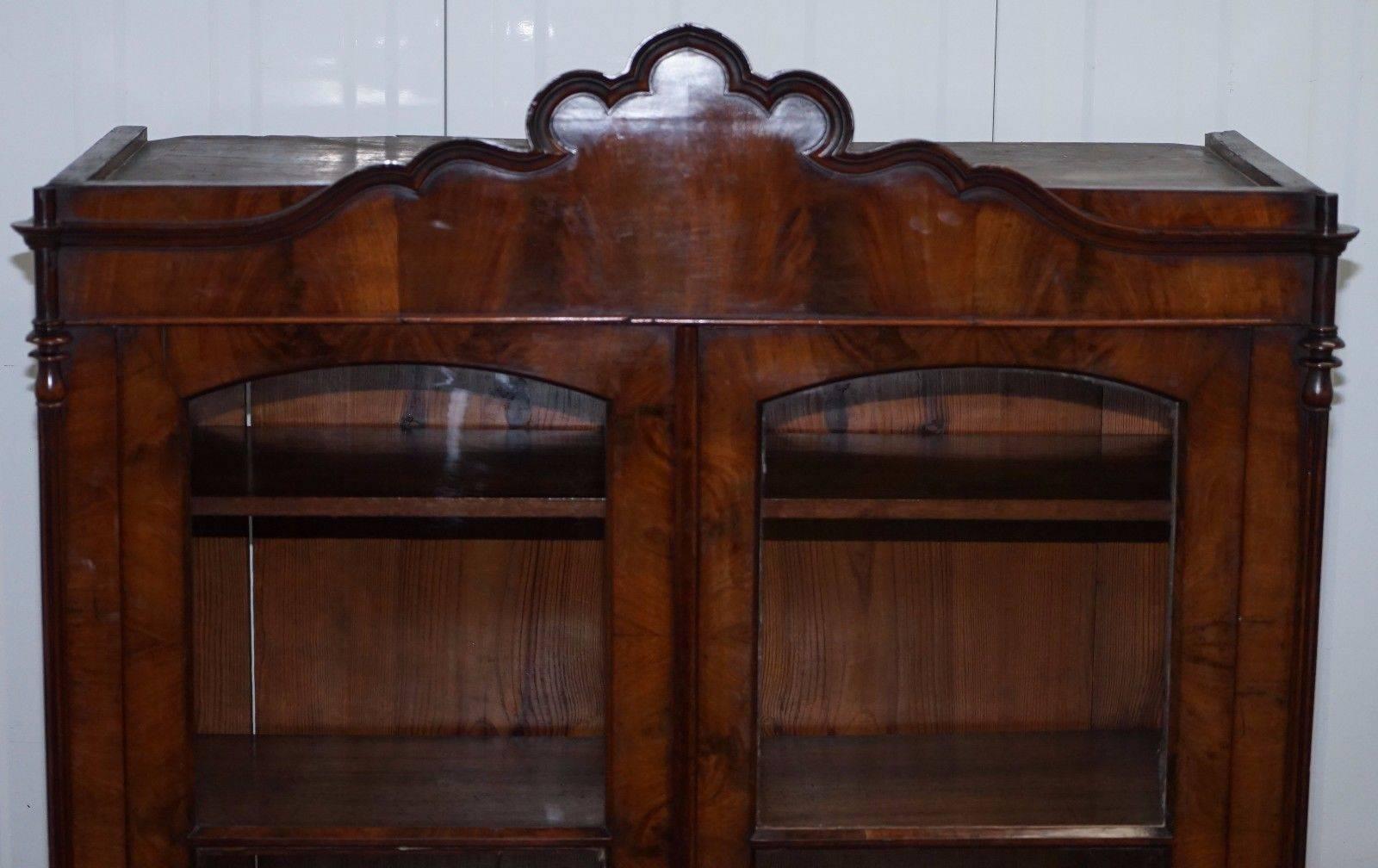 British Regency circa 1815 Mahogany Arched Top Bookcase Display Cabinet
