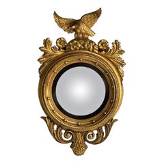 Specchio da parete circolare convesso Regency, legno d'orato, motivo a forma di aquila, USA, anni '50
