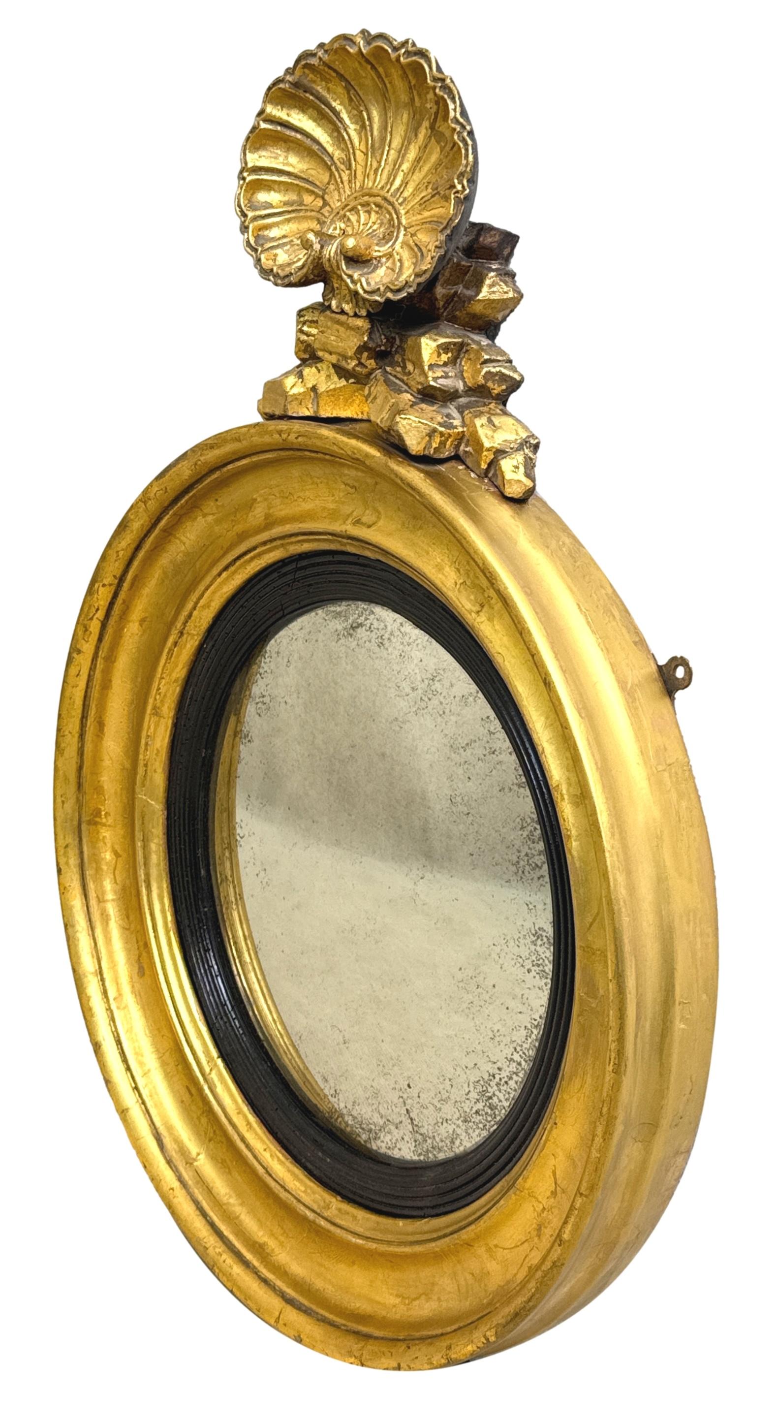 Petit miroir convexe circulaire doré et gesso de style Régence Bon état - En vente à Bedfordshire, GB