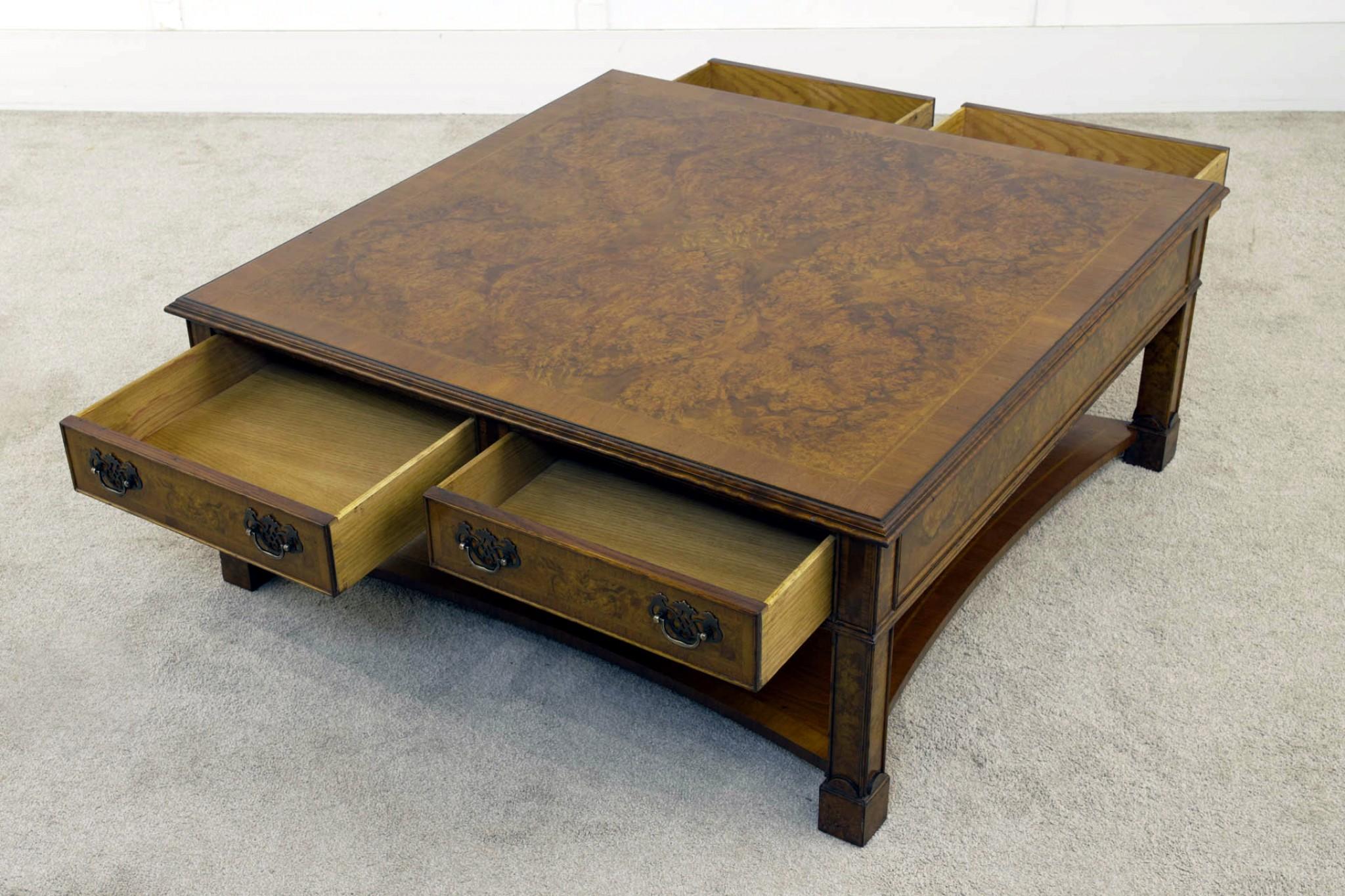Table basse Regency Ronce de noyer Bon état - En vente à Potters Bar, GB