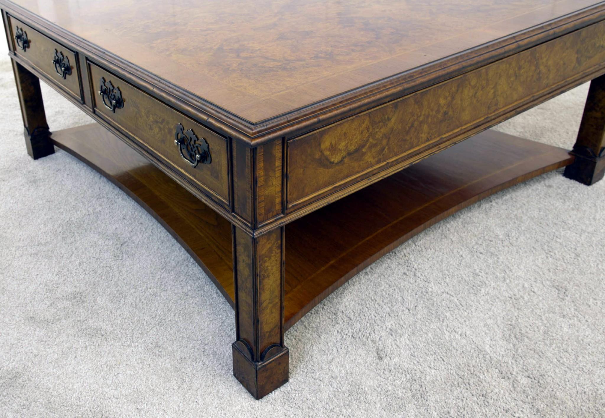 Fin du 20e siècle Table basse Regency Ronce de noyer en vente