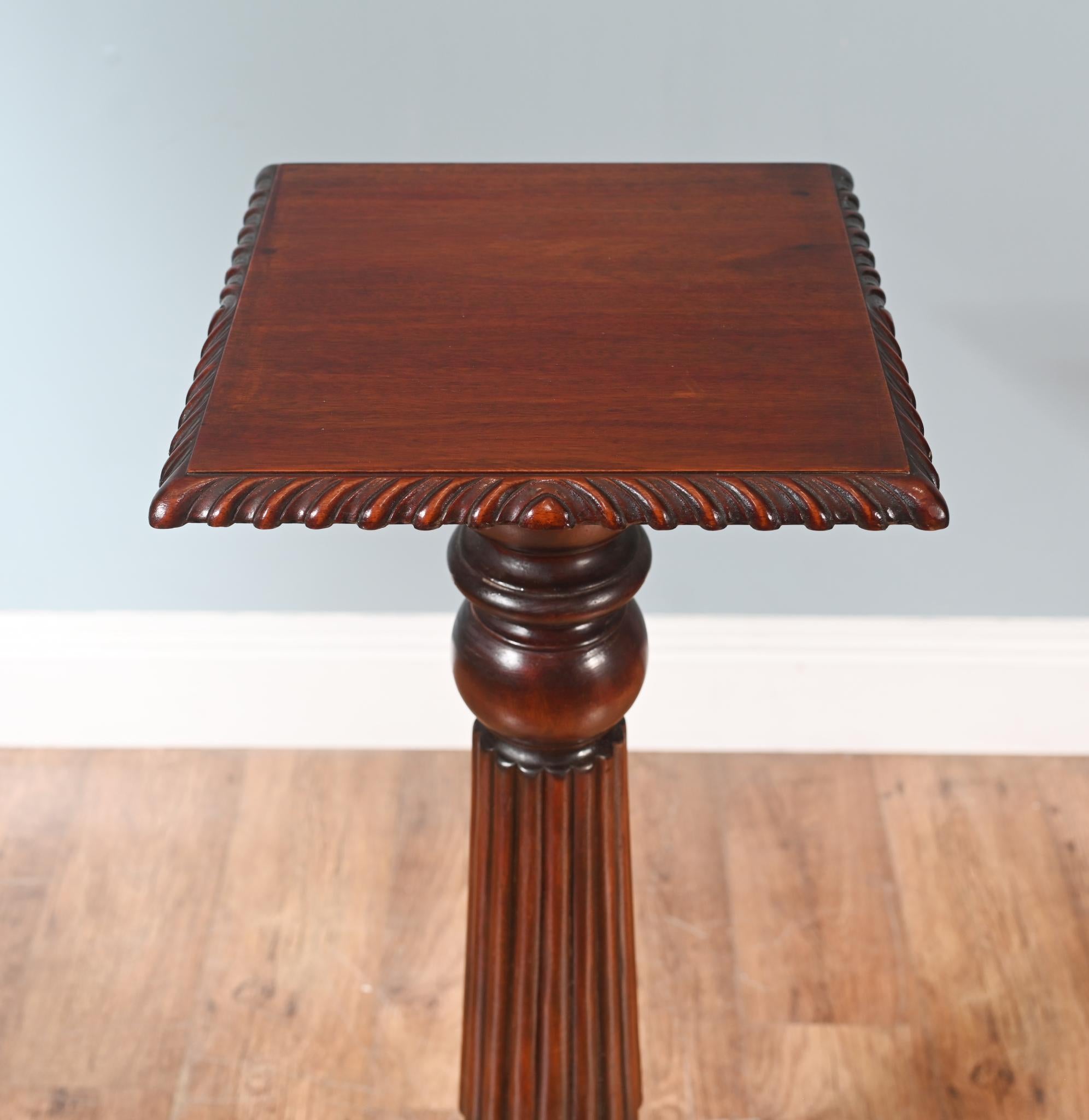 Fin du 20e siècle Regency Column Table - Mahogany Pedestal Stand en vente