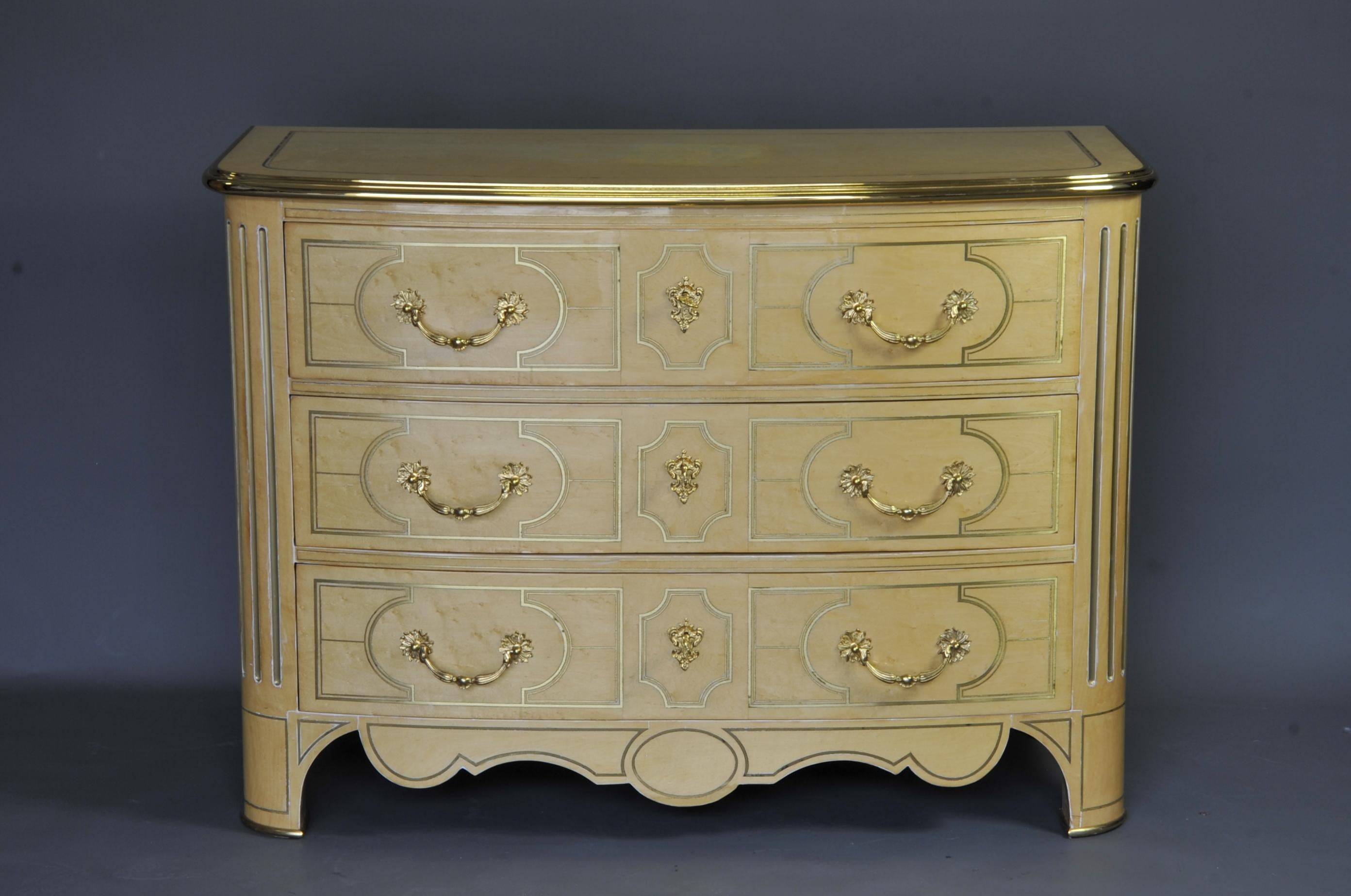 Commode Regency en bois laqué de la Maison Roméo à Paris en vente 5