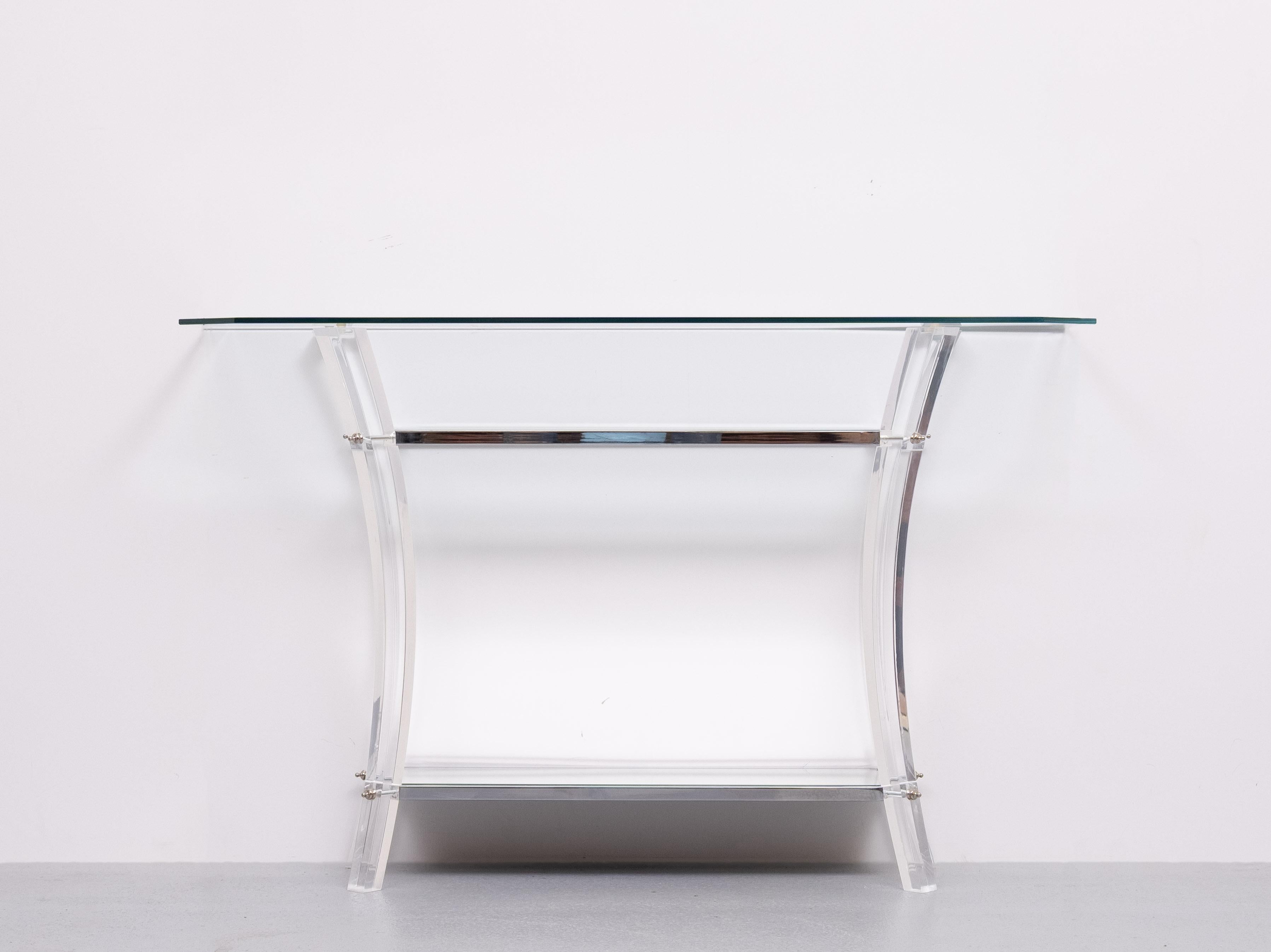 Magnifique table console et son miroir assorti.
Jolis pieds en Lucite massif courbés sur la table console, miroir en verre,
sur l'étagère inférieure, le verre à taquets sur l'étagère supérieure et sur le dessus de l'étagère. 
un épais plateau en