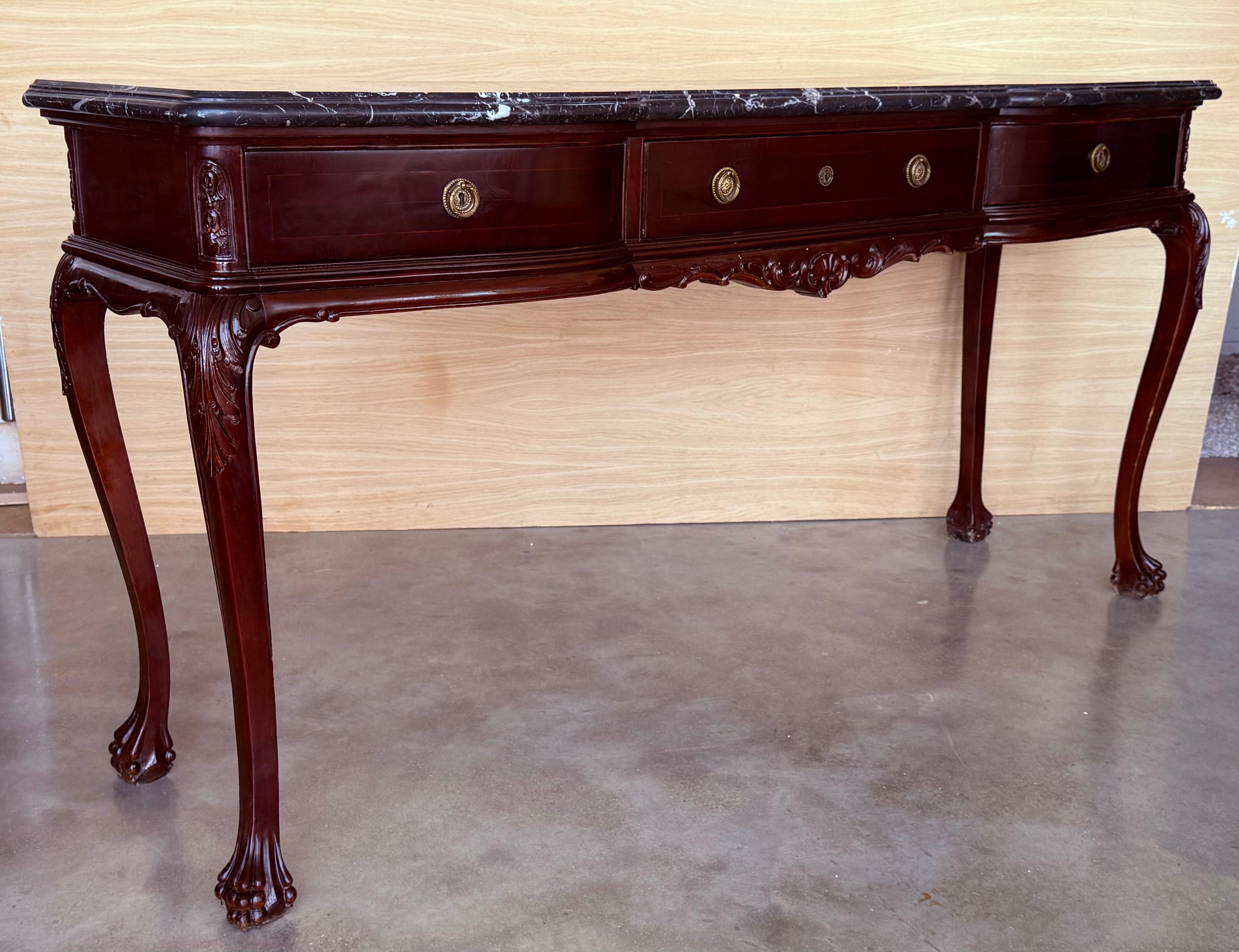 Table console Regency avec trois tiroirs et marbre noir en vente 1