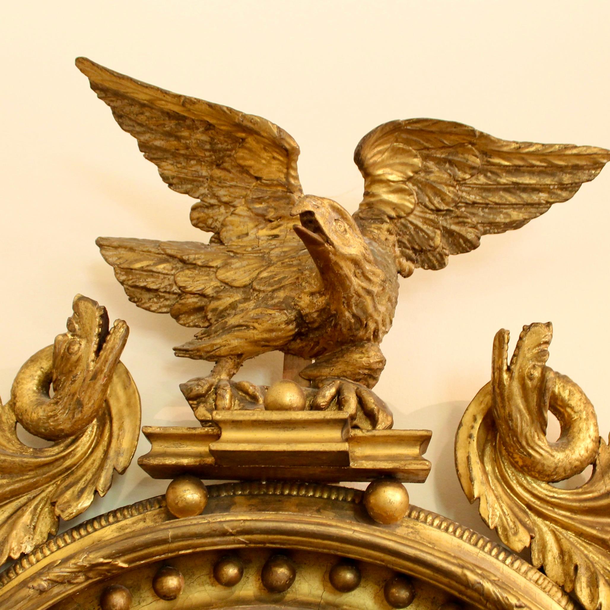 Konvexer Regency-Giltwood-Spiegel mit Adler und Seeschlangen (19. Jahrhundert) im Angebot
