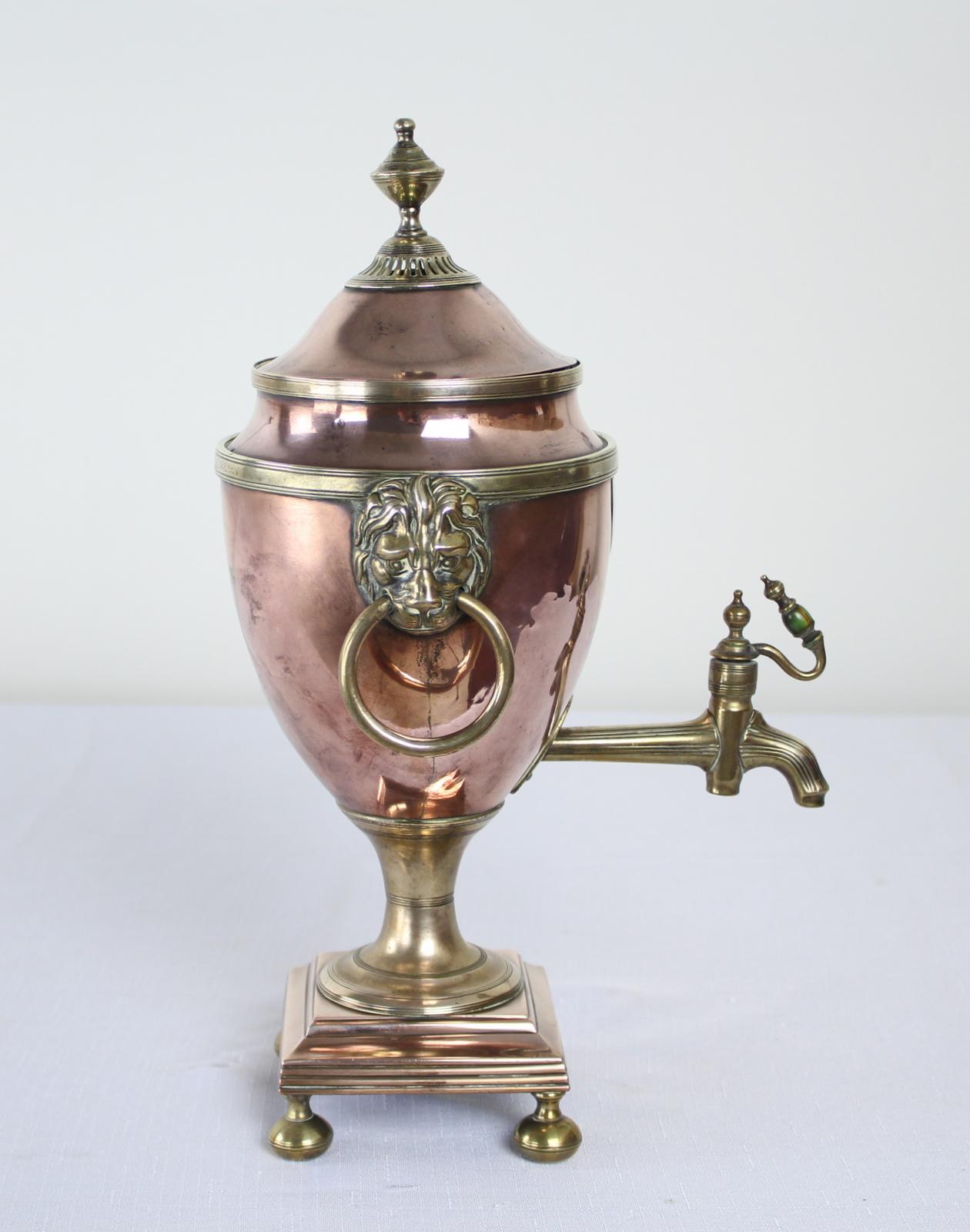 Samovar Regency en cuivre et laiton Bon état à Port Chester, NY