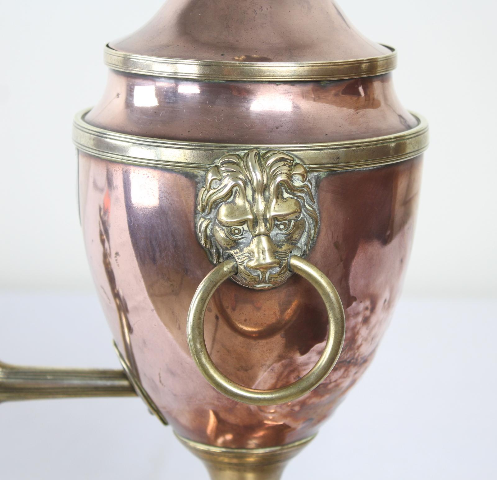 XIXe siècle Samovar Regency en cuivre et laiton