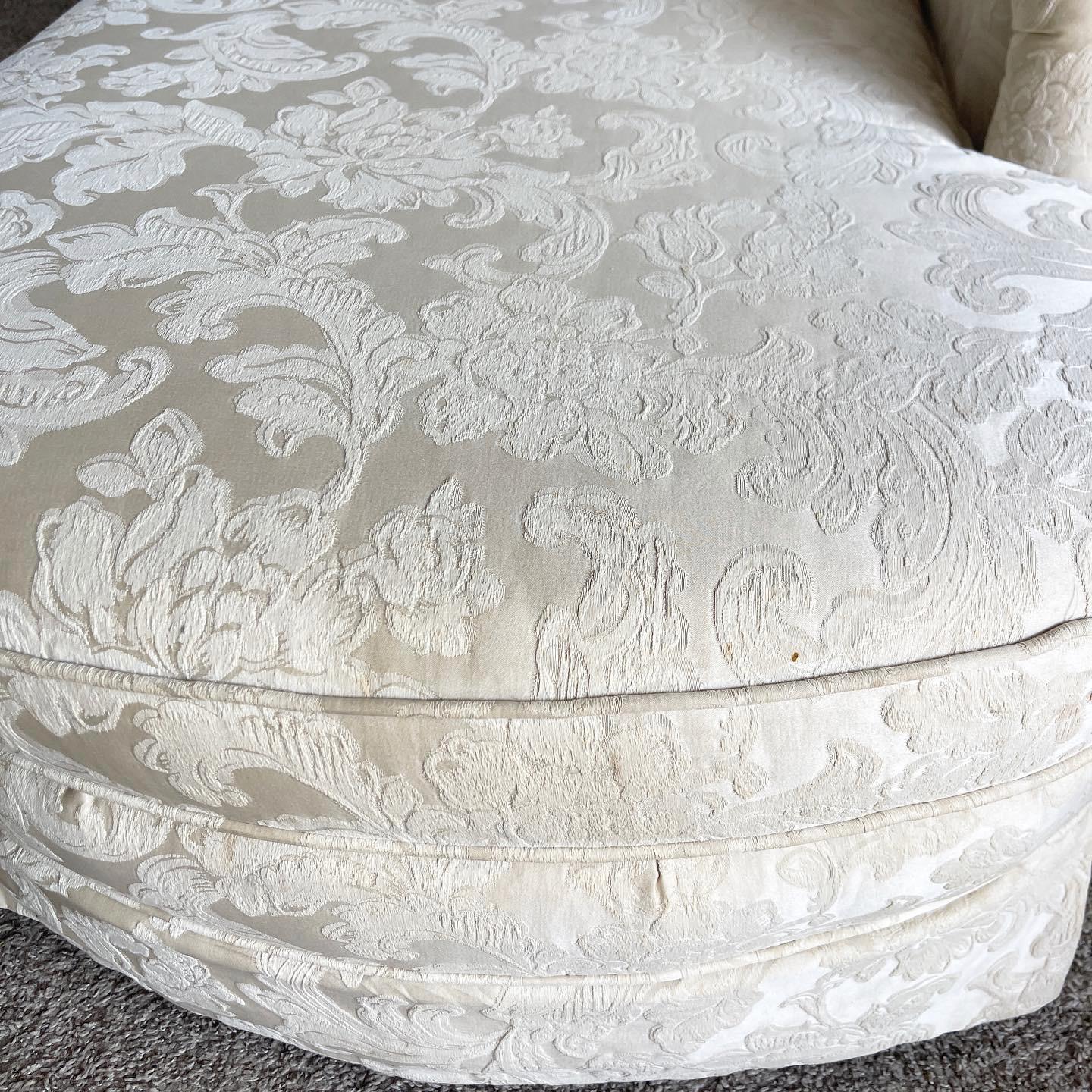 Regency Cream Fabric Chaise Lounge In Good Condition For Sale In Delray Beach, FL