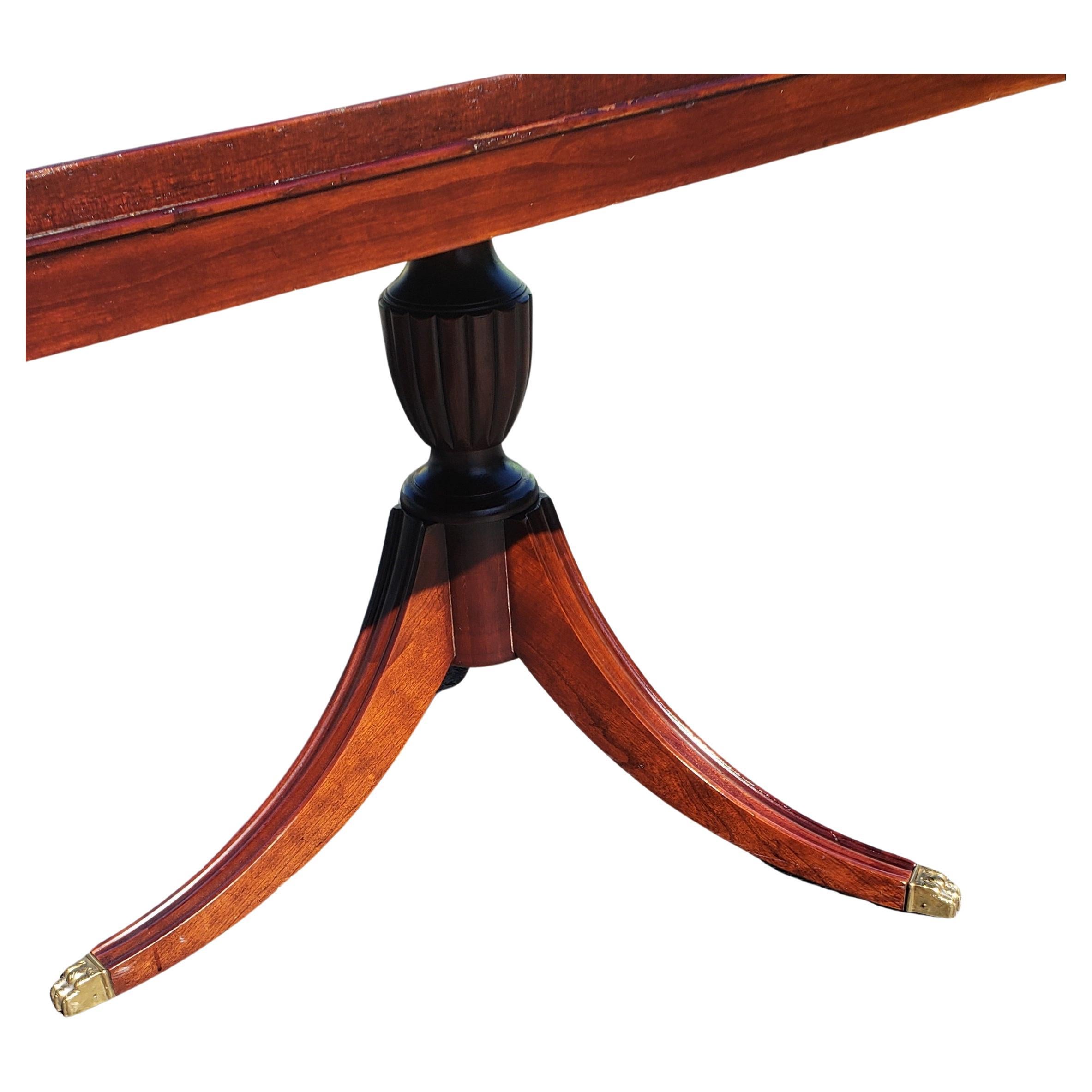 A Regency crossbanded Mahogany and satinwood inlay double pedestal extension dining table measuring 97.5