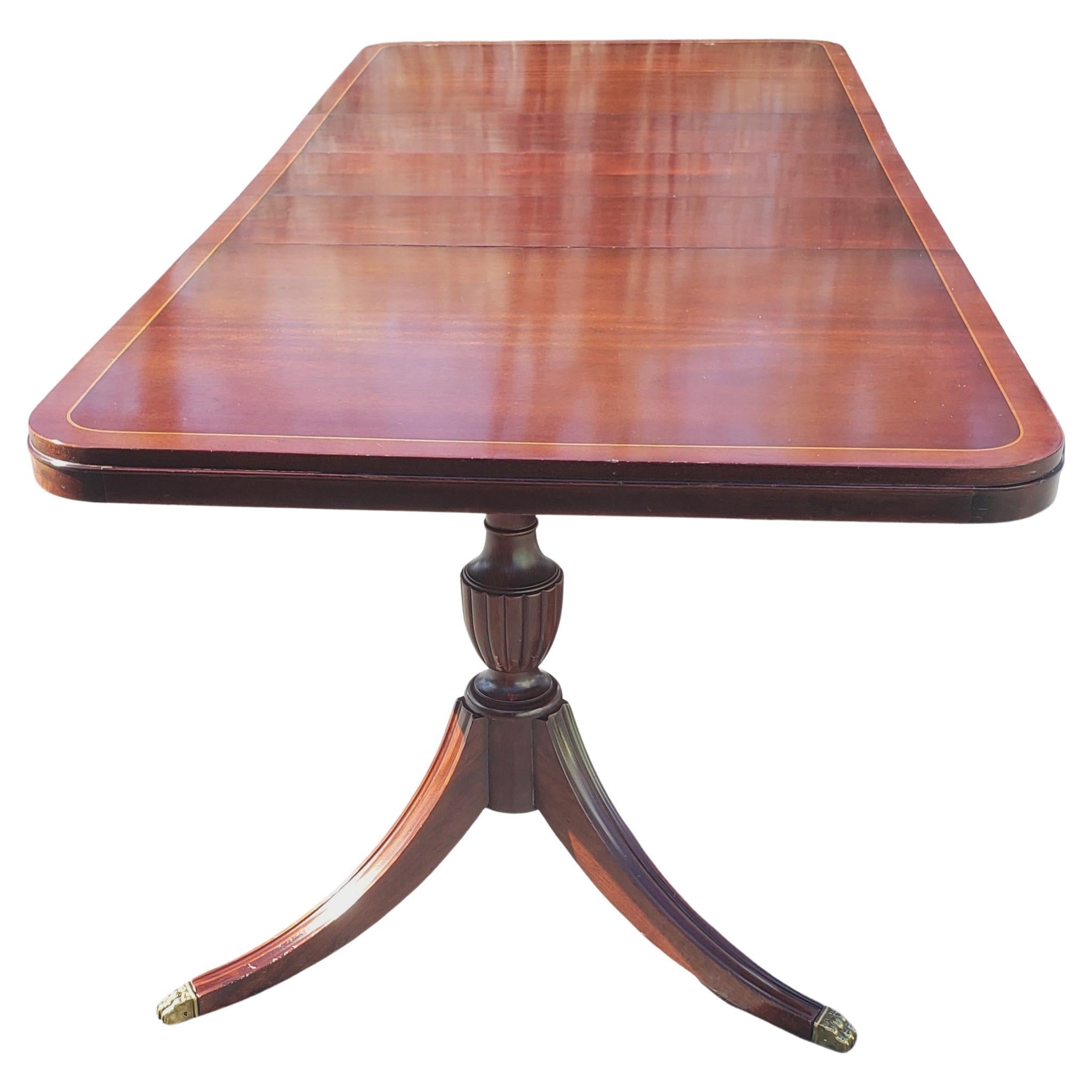 American Regency Crossbanded Mahogany Satinwood Double Pedestal Extension Dining Table For Sale