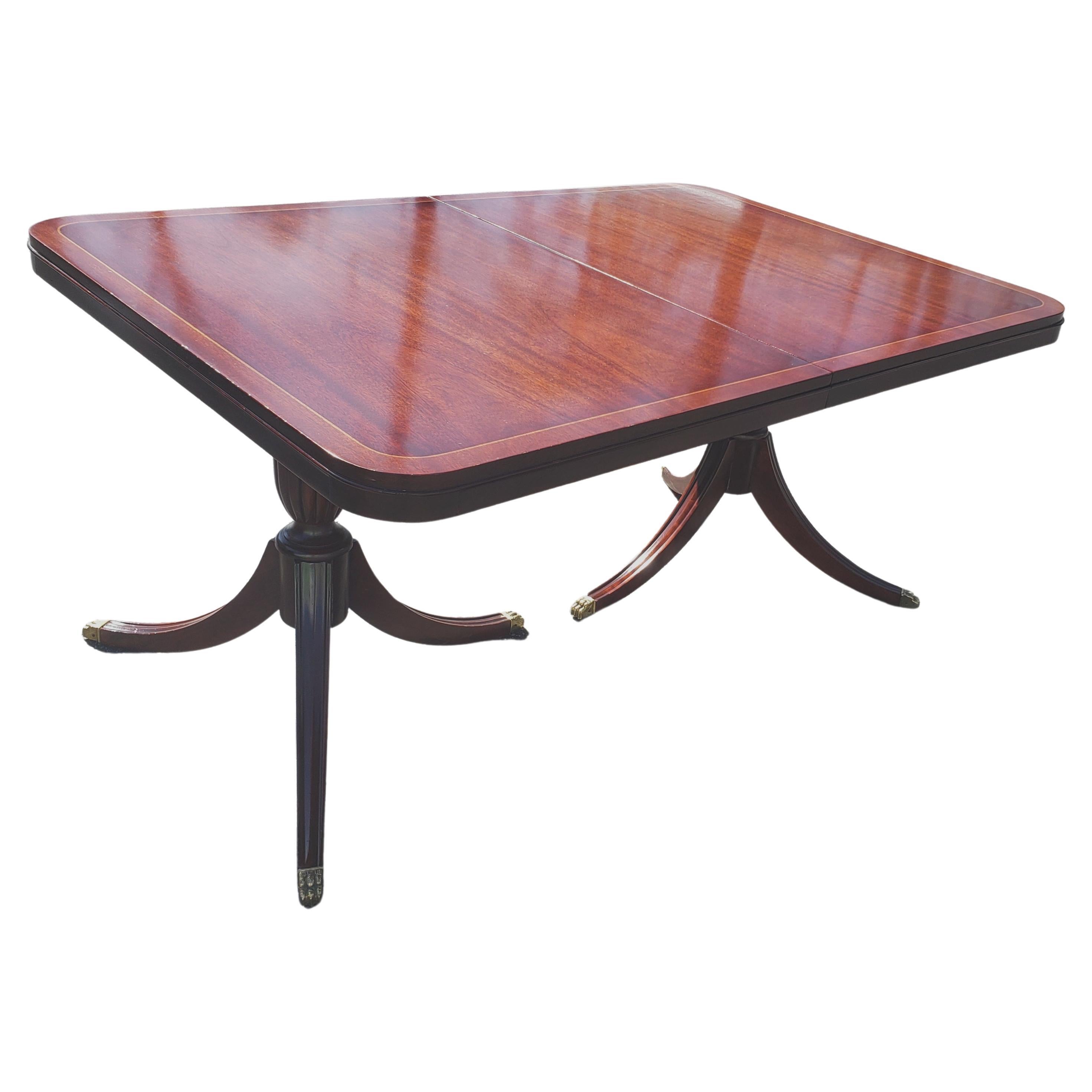 Regency Crossbanded Mahogany Satinwood Double Pedestal Extension Dining Table In Good Condition For Sale In Germantown, MD