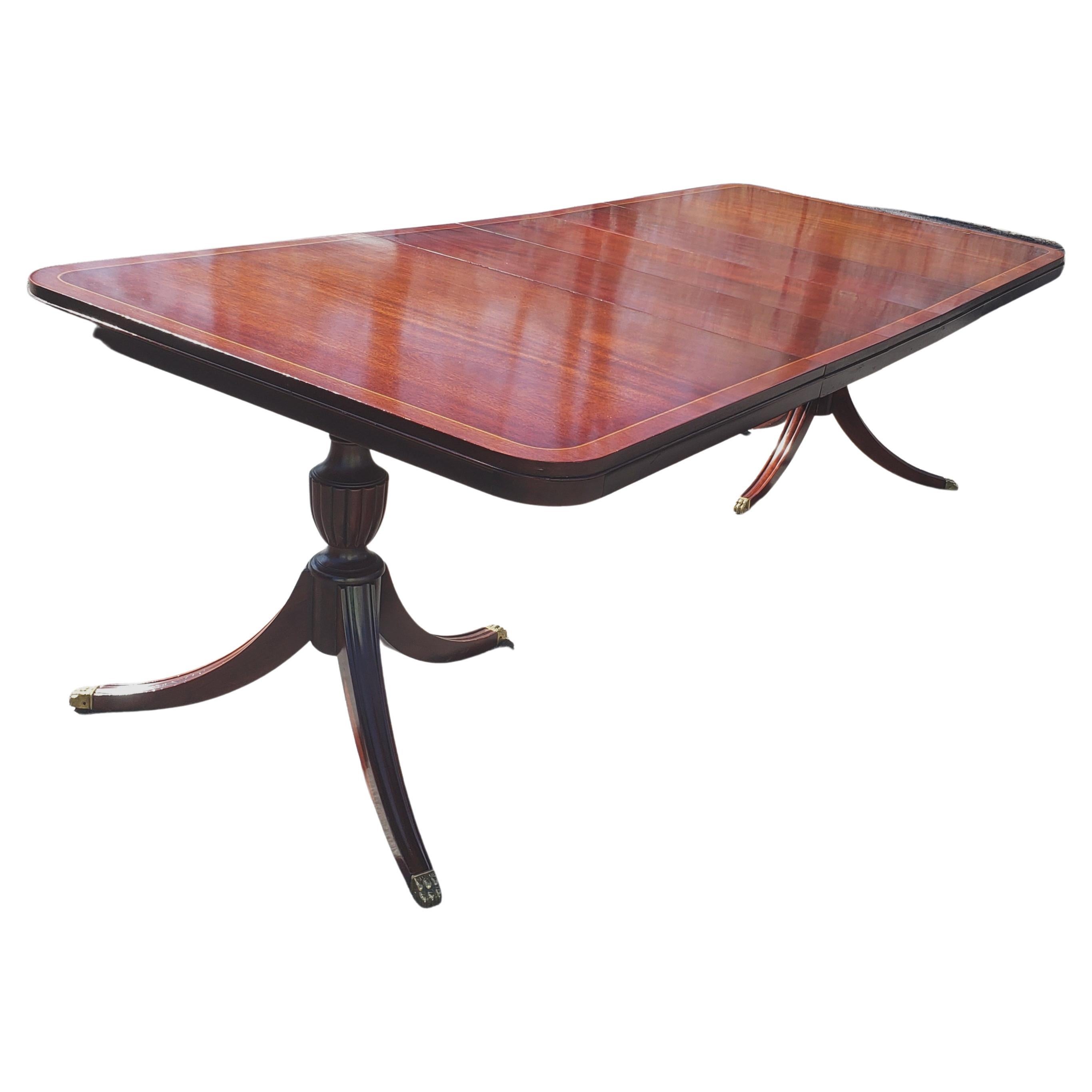 20th Century Regency Crossbanded Mahogany Satinwood Double Pedestal Extension Dining Table For Sale