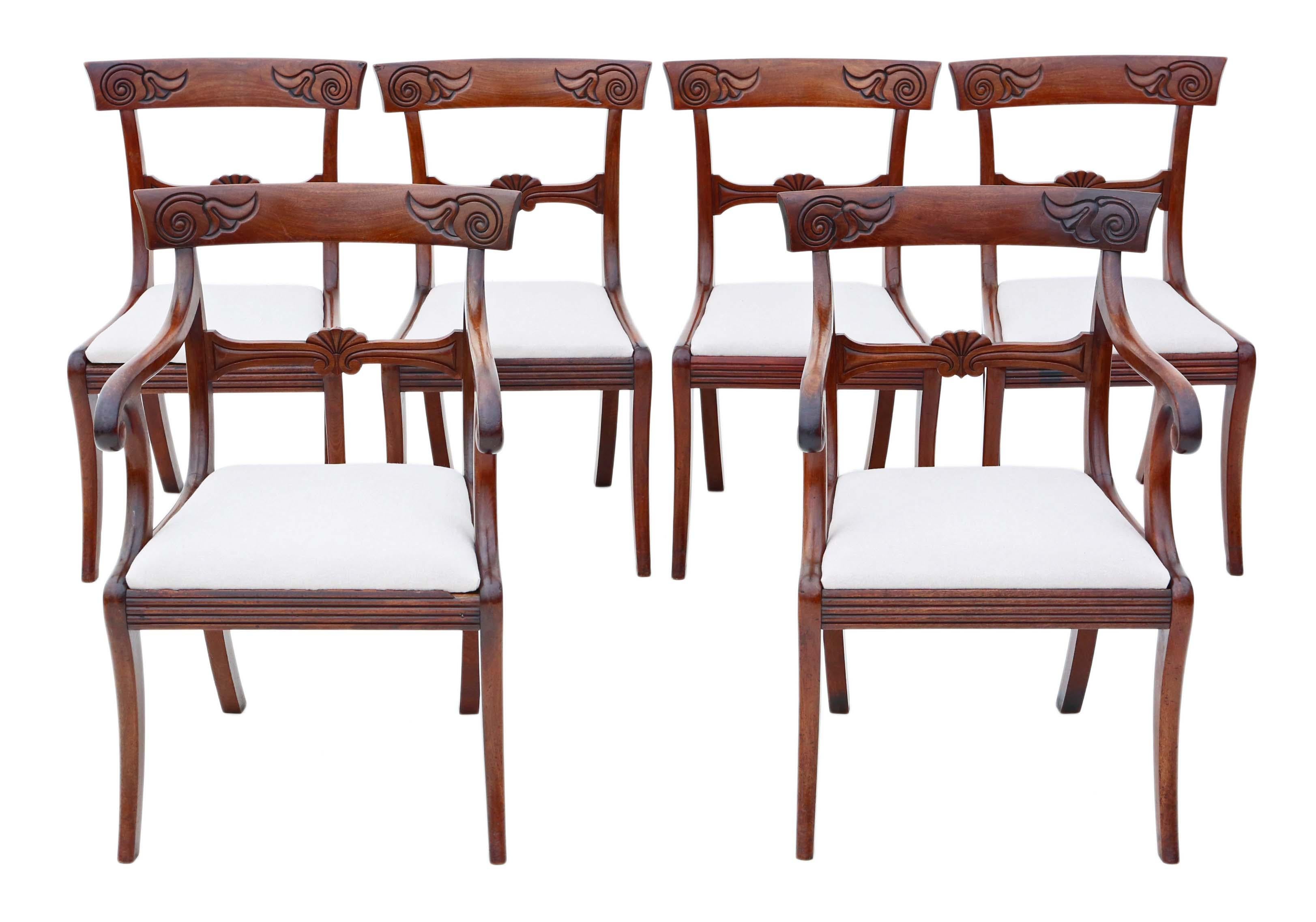 Genießen Sie den exquisiten Charme dieses hochwertigen Satzes von 6 (4 + 2) Regency-Esszimmerstühlen aus kubanischem Mahagoni aus dem 19. Jahrhundert, um 1825. Diese seltenen und wirklich besonderen Stühle strahlen Eleganz und Raffinesse aus.

Jeder