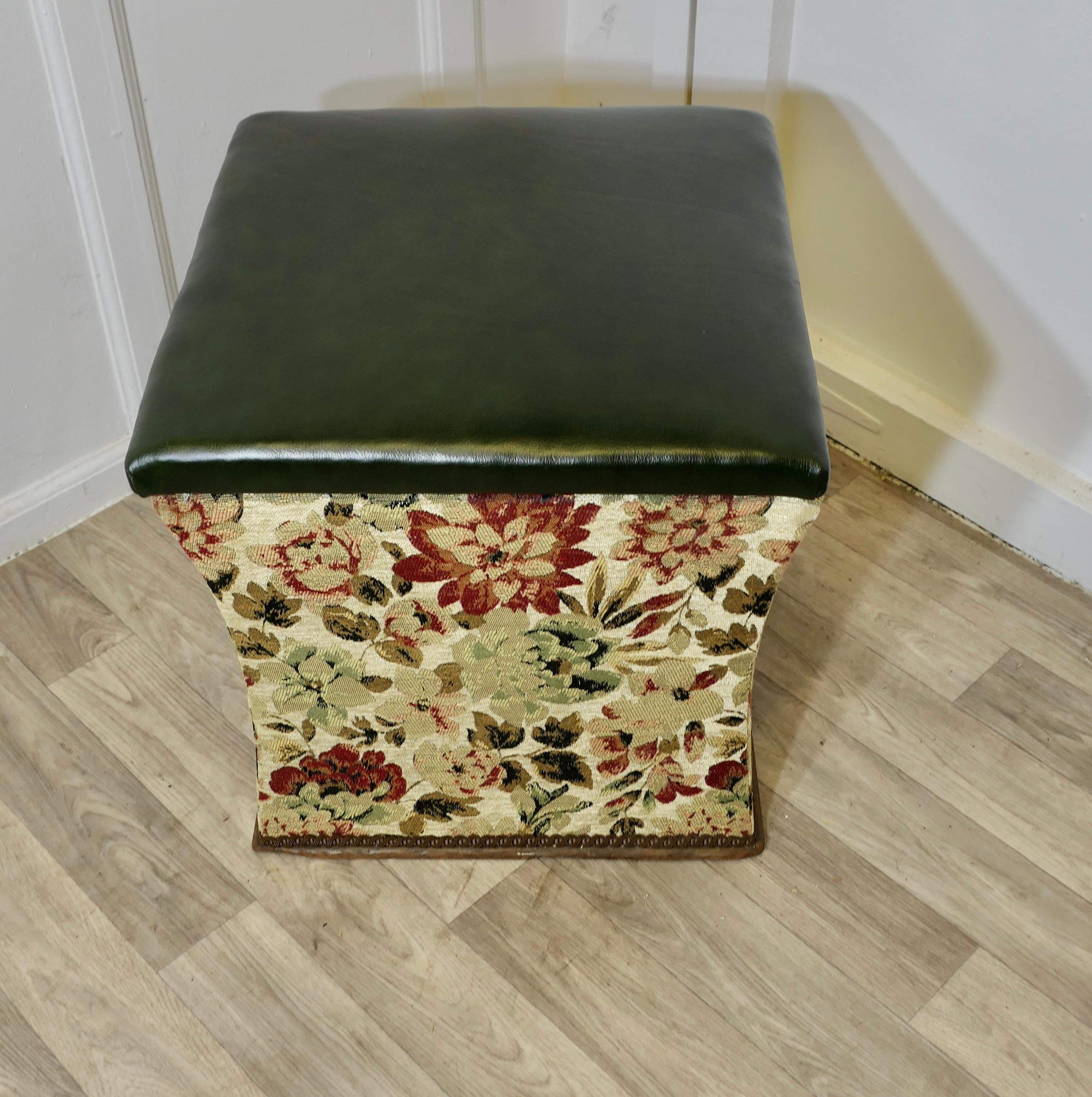 Regency Curved Upholstered Ottoman or Window Stool In Good Condition For Sale In Godshill, Isle of Wight