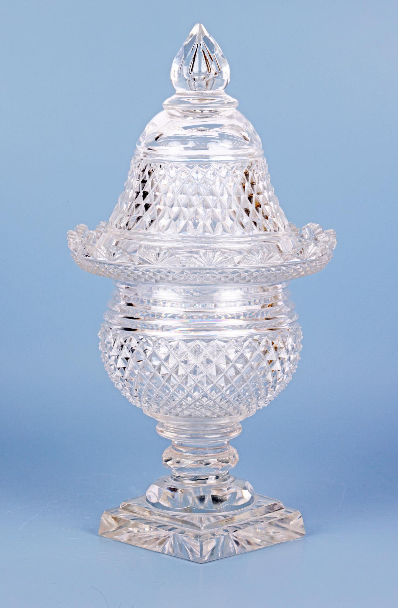 Regency Cut Glass Lidded Pedestal Jar In Good Condition For Sale In Bishop's Stortford, Hertfordshire