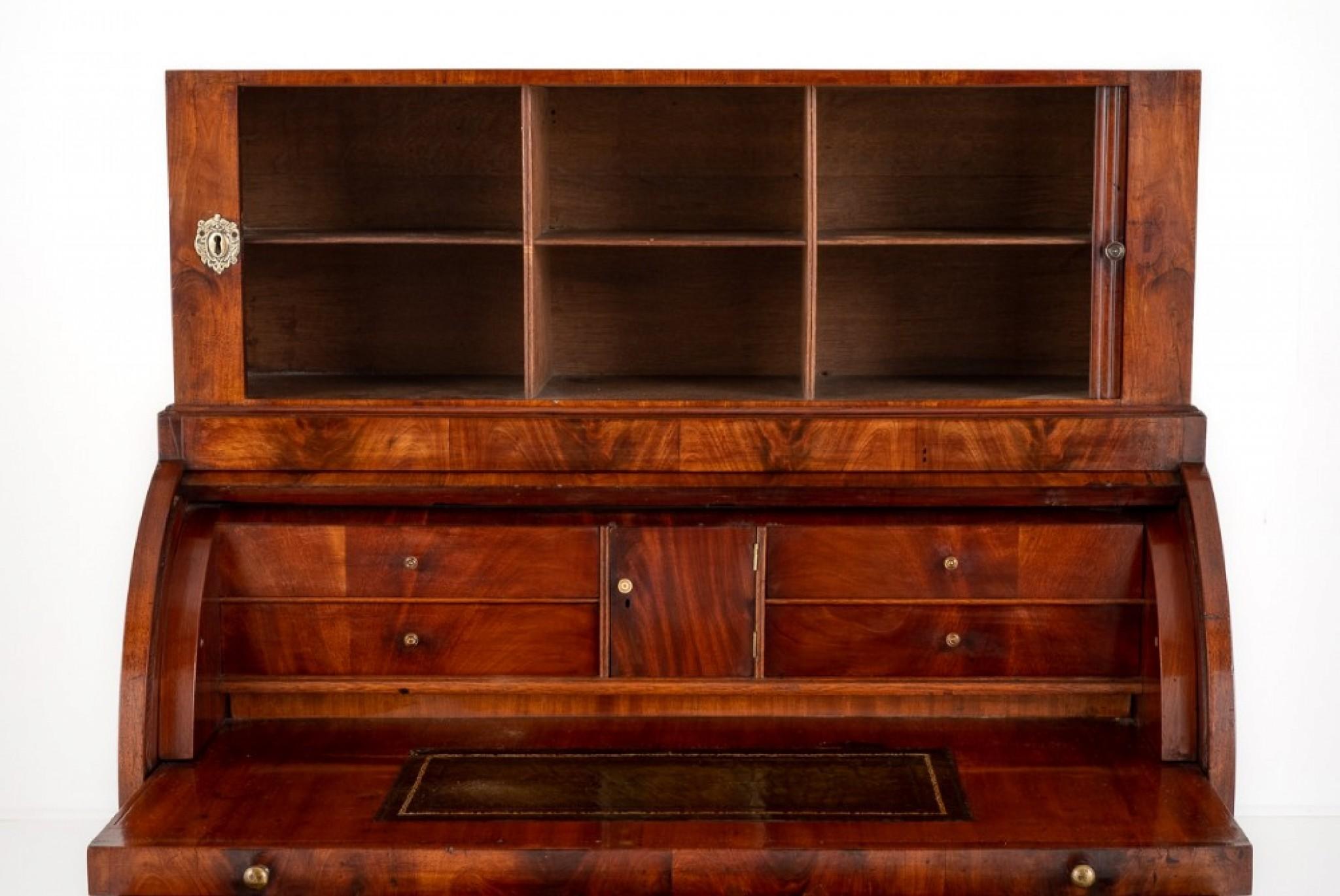 Regency Cylinder Desk Mahogany Furniture, 19th Century In Good Condition For Sale In Potters Bar, GB