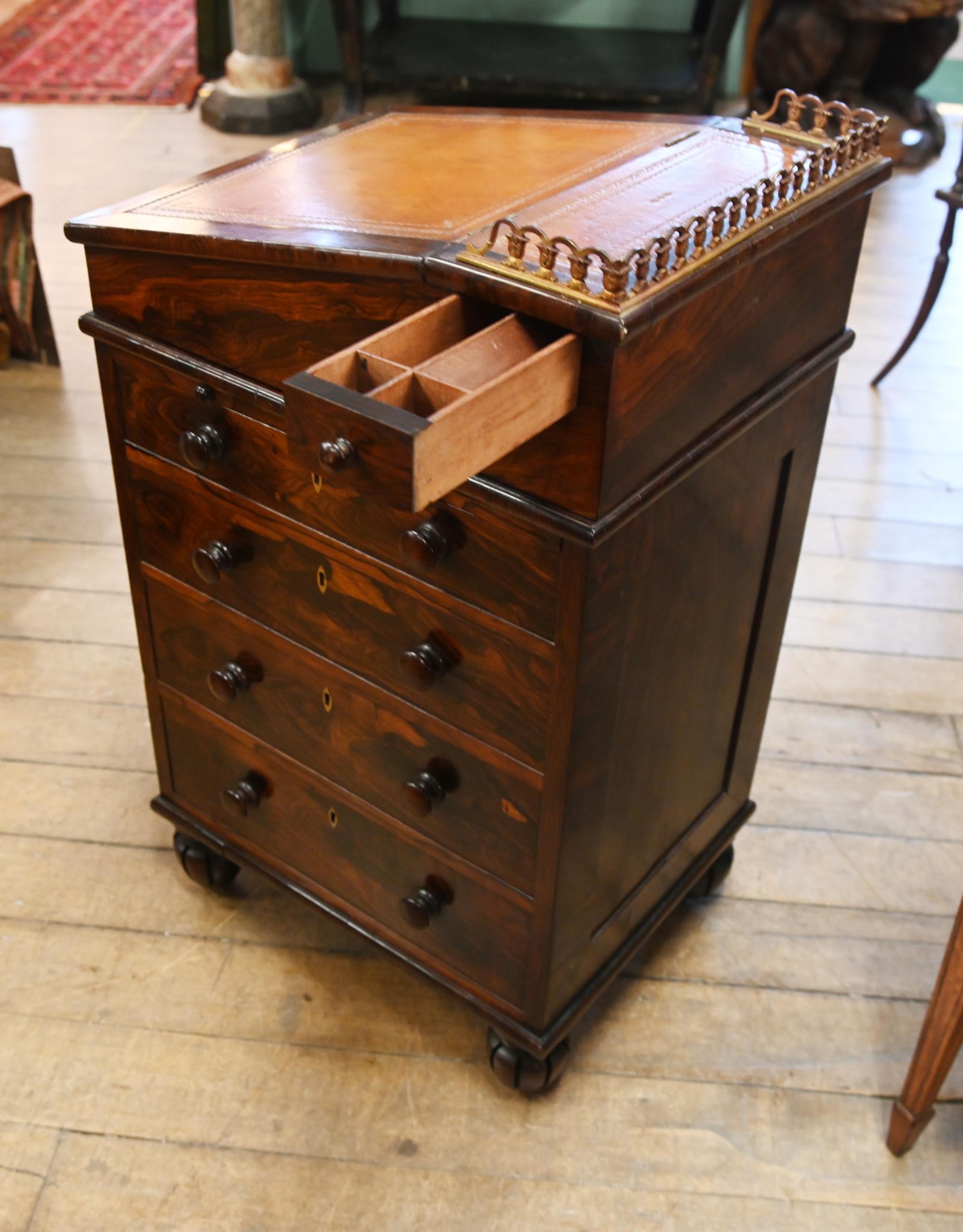 Fine quality slide top Davenport desk in Gillows of Lancashire manner
Brass gallery on top
Four drawers below pull out draw for pens and writing material
Circa 1820
Bought from a private house sale in London's Hampstead
The name 