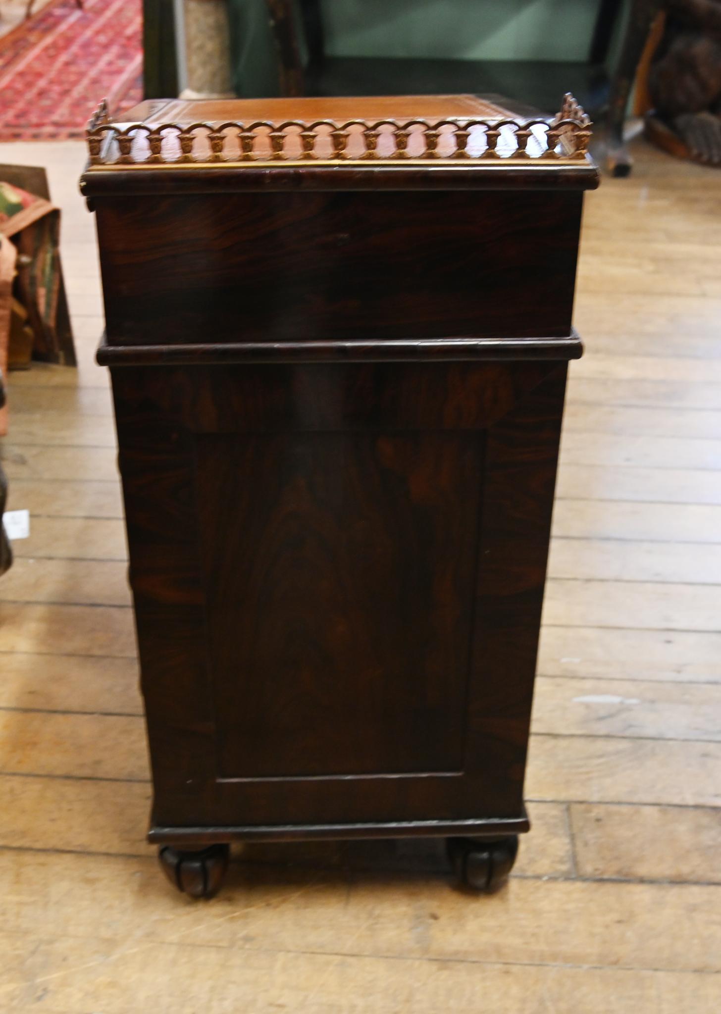 Regency Davenport Desk After Gillows Slide Top 1820 In Good Condition For Sale In Potters Bar, GB