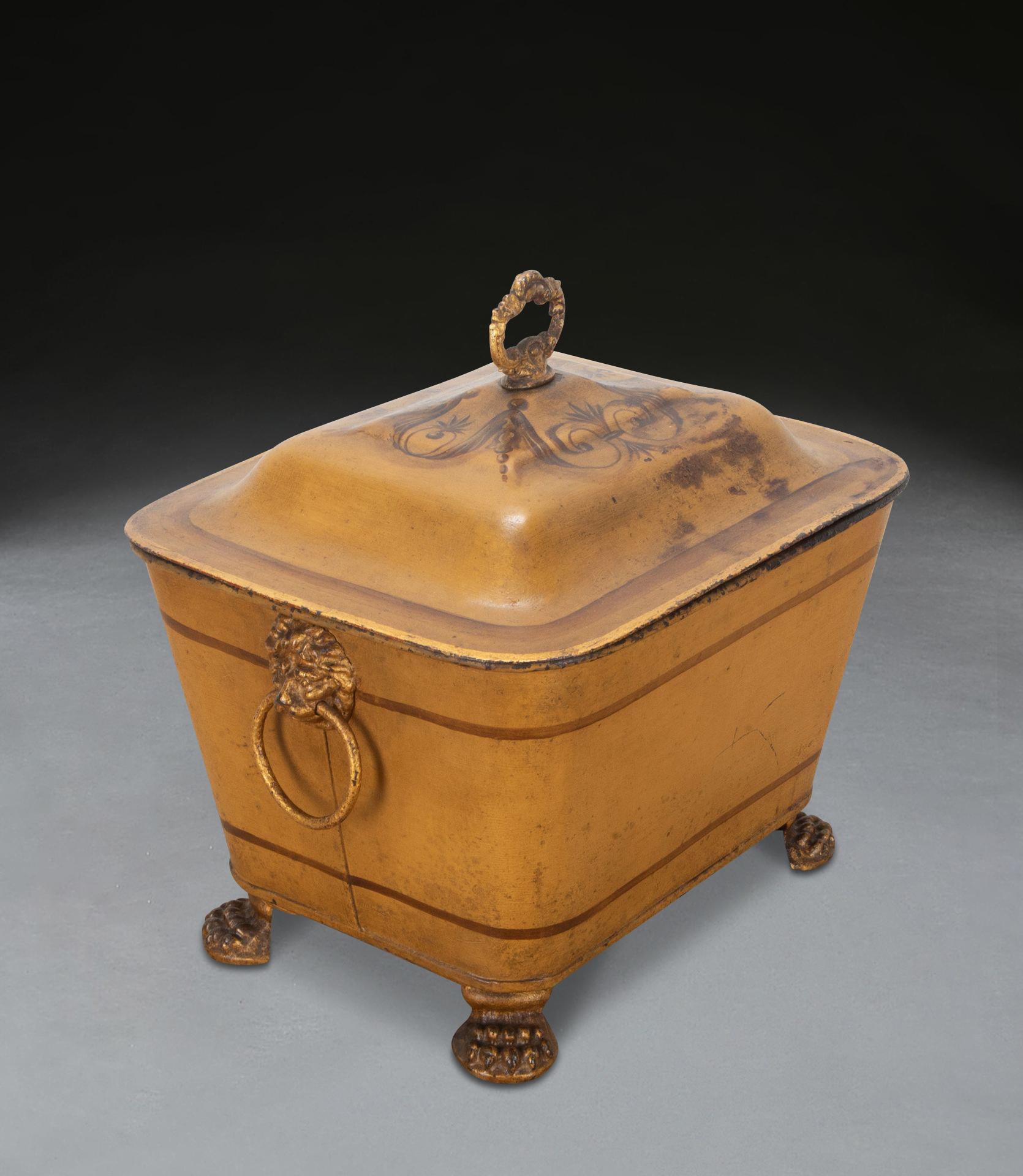 Anglais Corbeille à charbon décorée Regency en vente