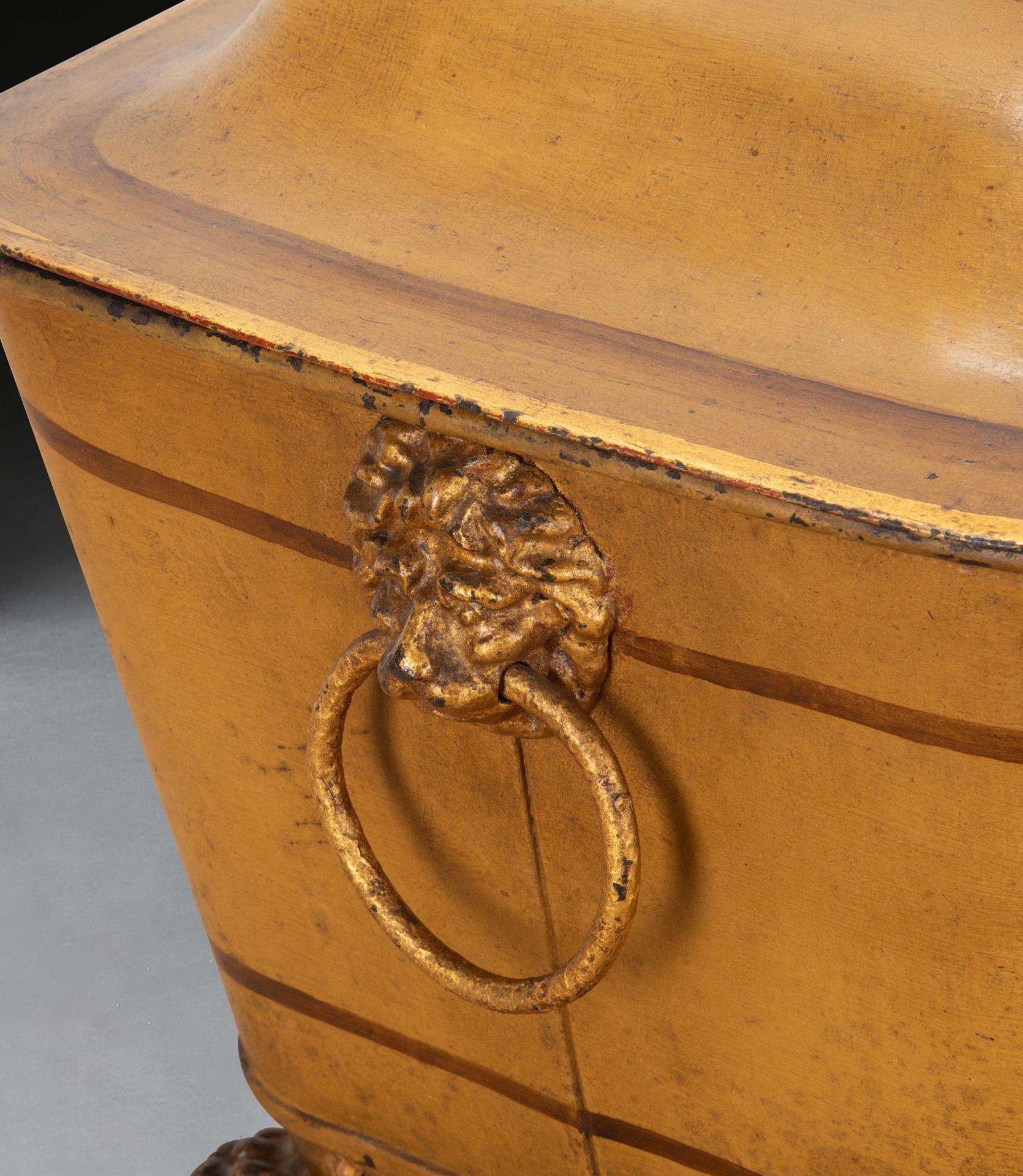 Début du XIXe siècle Corbeille à charbon décorée Regency en vente