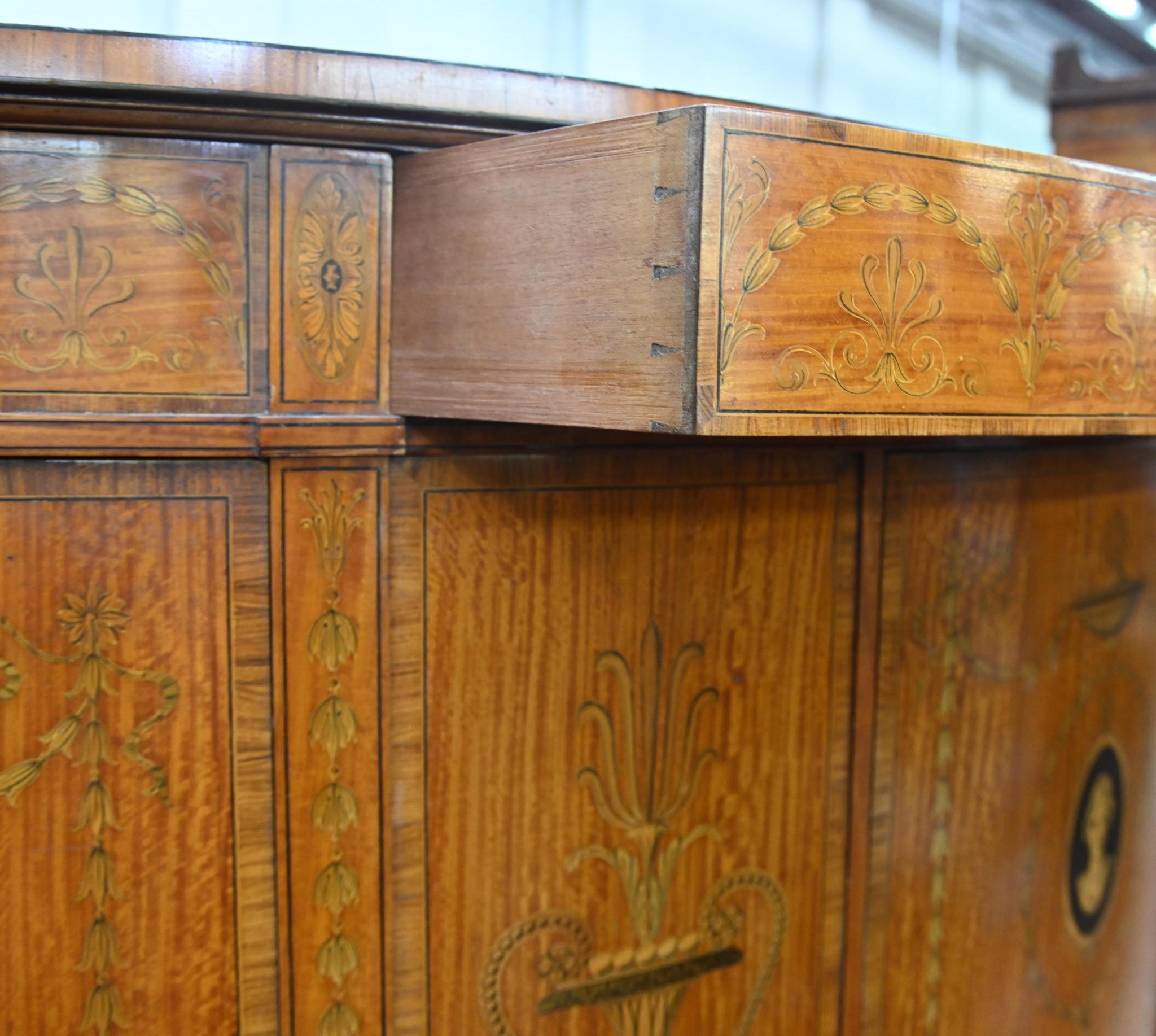 Cabinet Demi Lune Regency Classic Adams Satinwood en vente 1