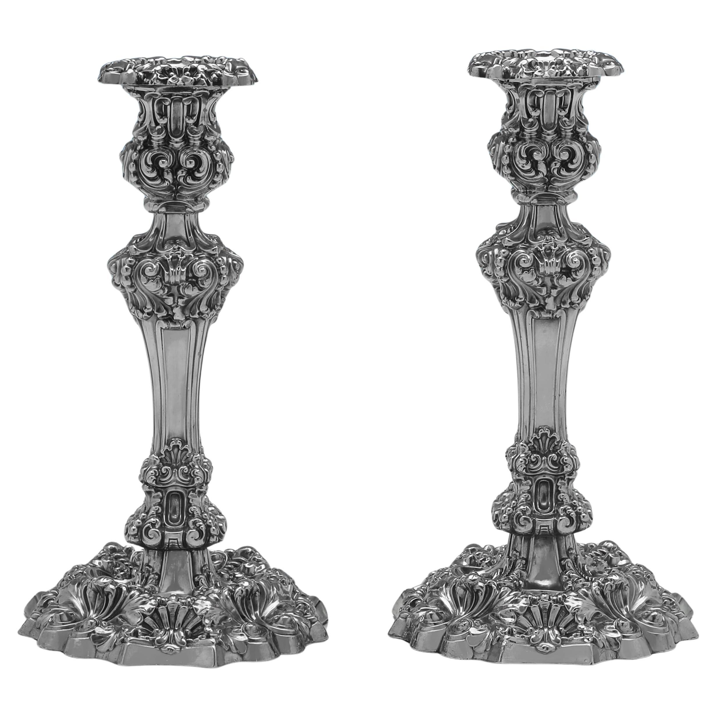 Regency design sterling silver pair of candlesticks made in 1821 For Sale