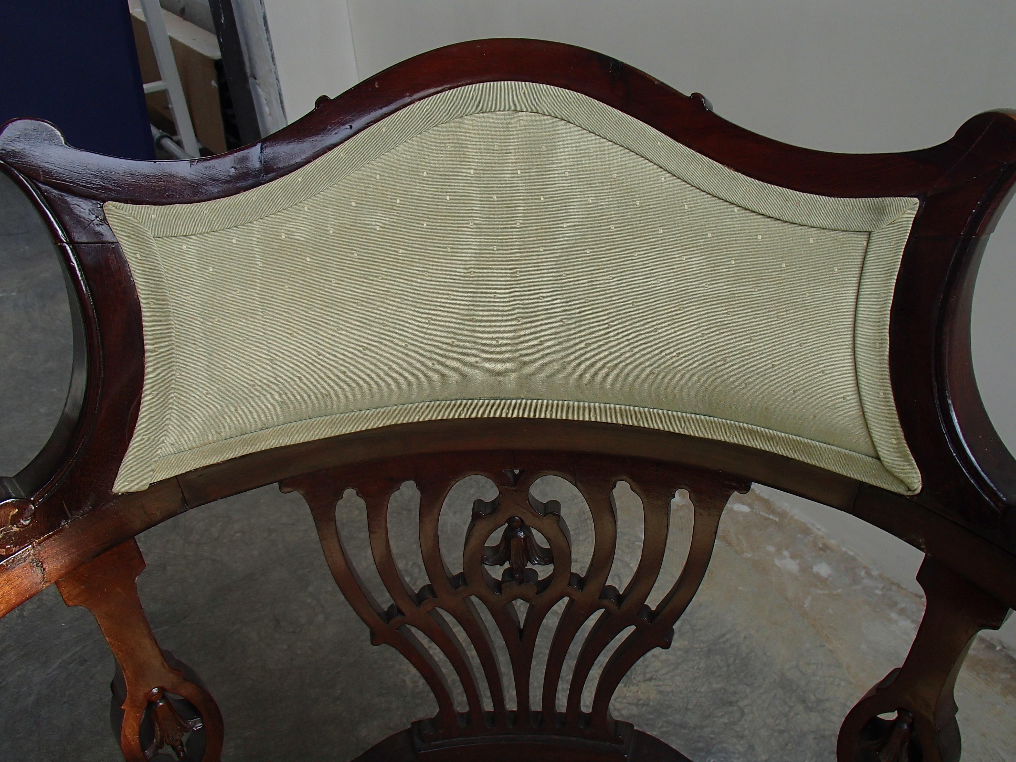 Regency Desk Armchair mit Lite Green Silk bezogen im Angebot 1