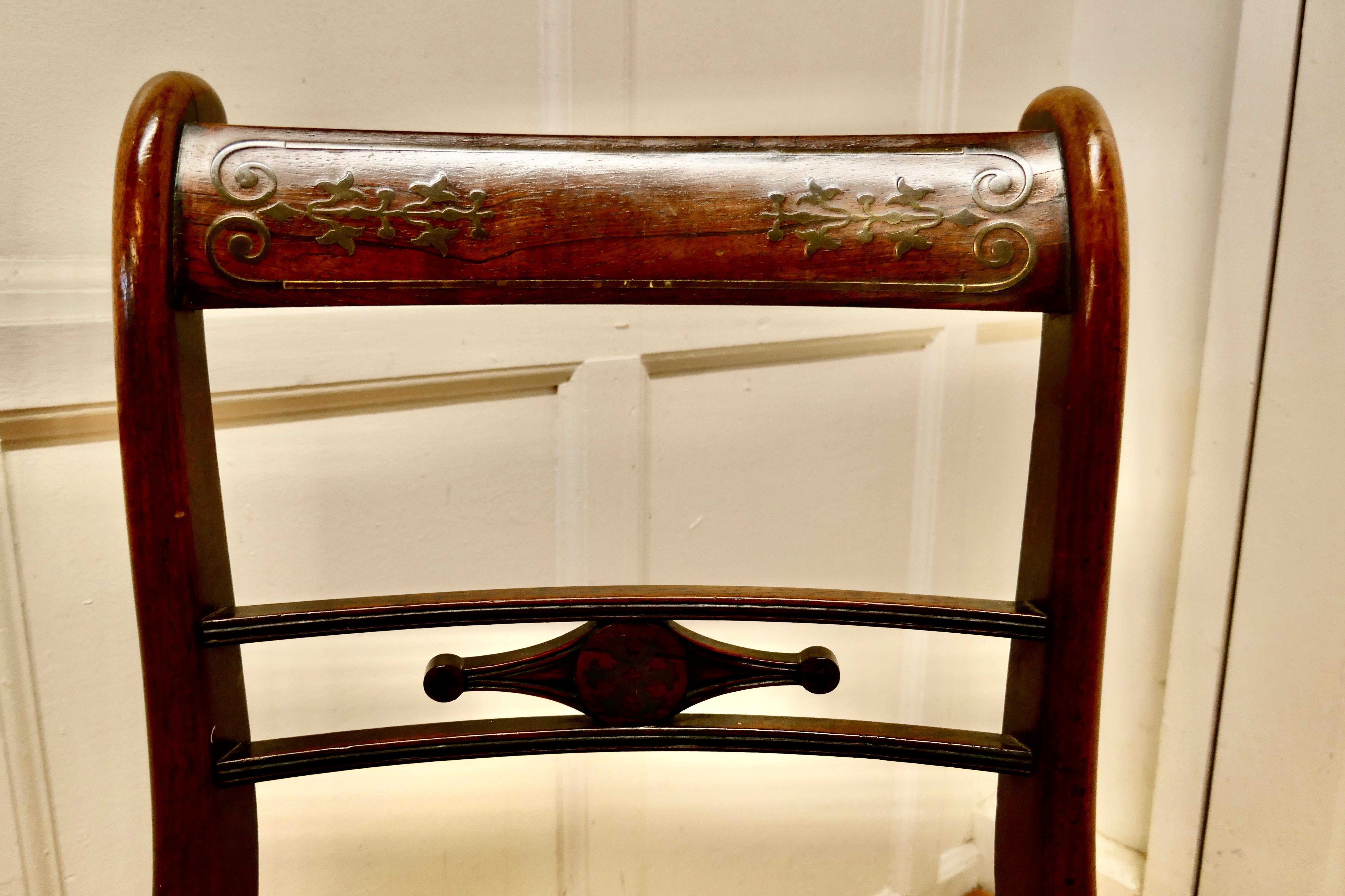 Laiton Chaise de bureau Regency avec décoration en laiton incrusté en vente