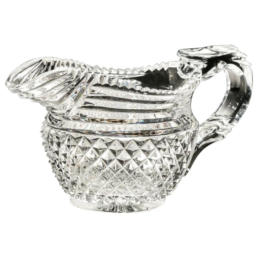 Cremefarbener Krug mit Diamanten im Step-Schliff im Regency-Stil