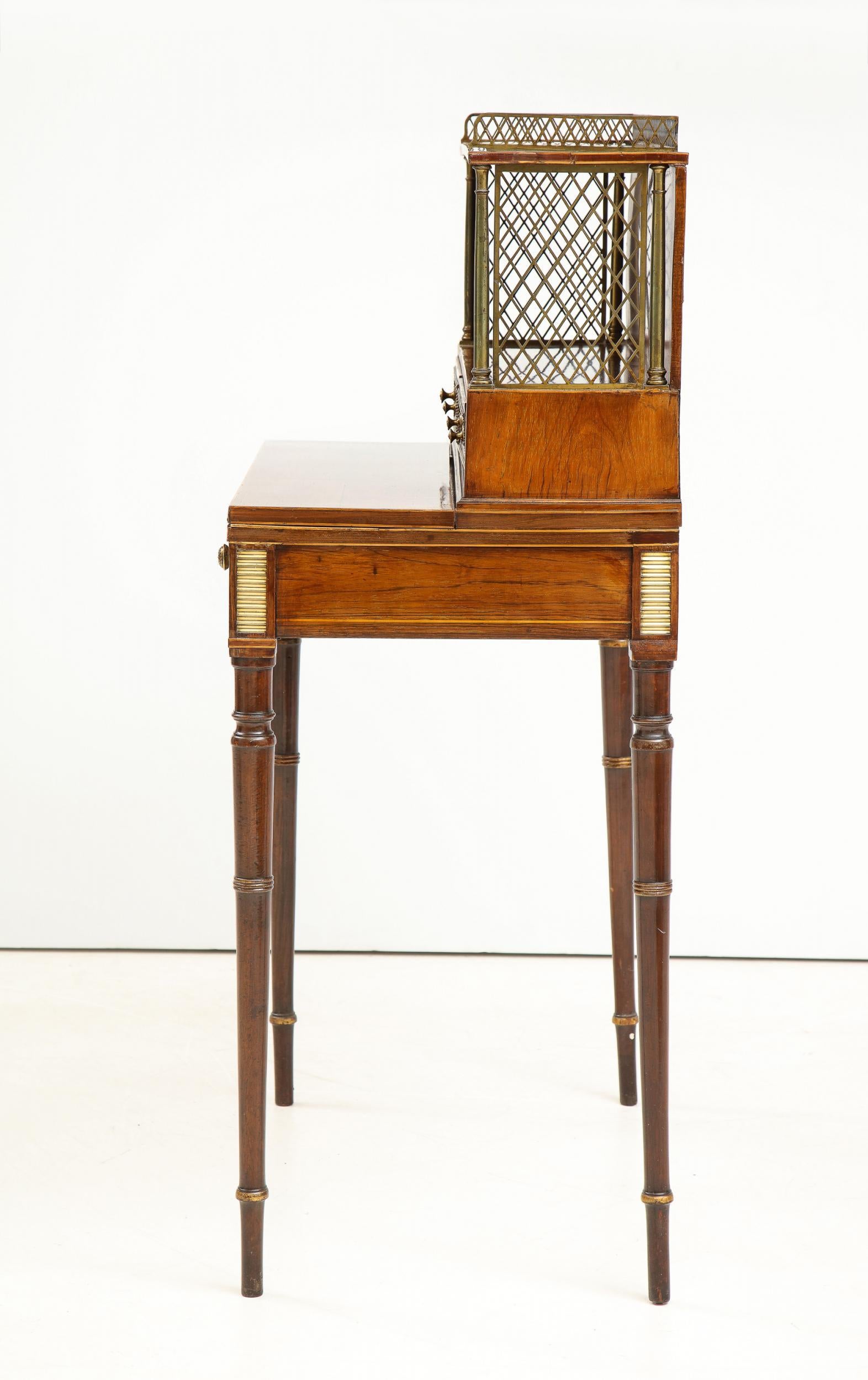 Bronze Petite table à écrire Regency en vente