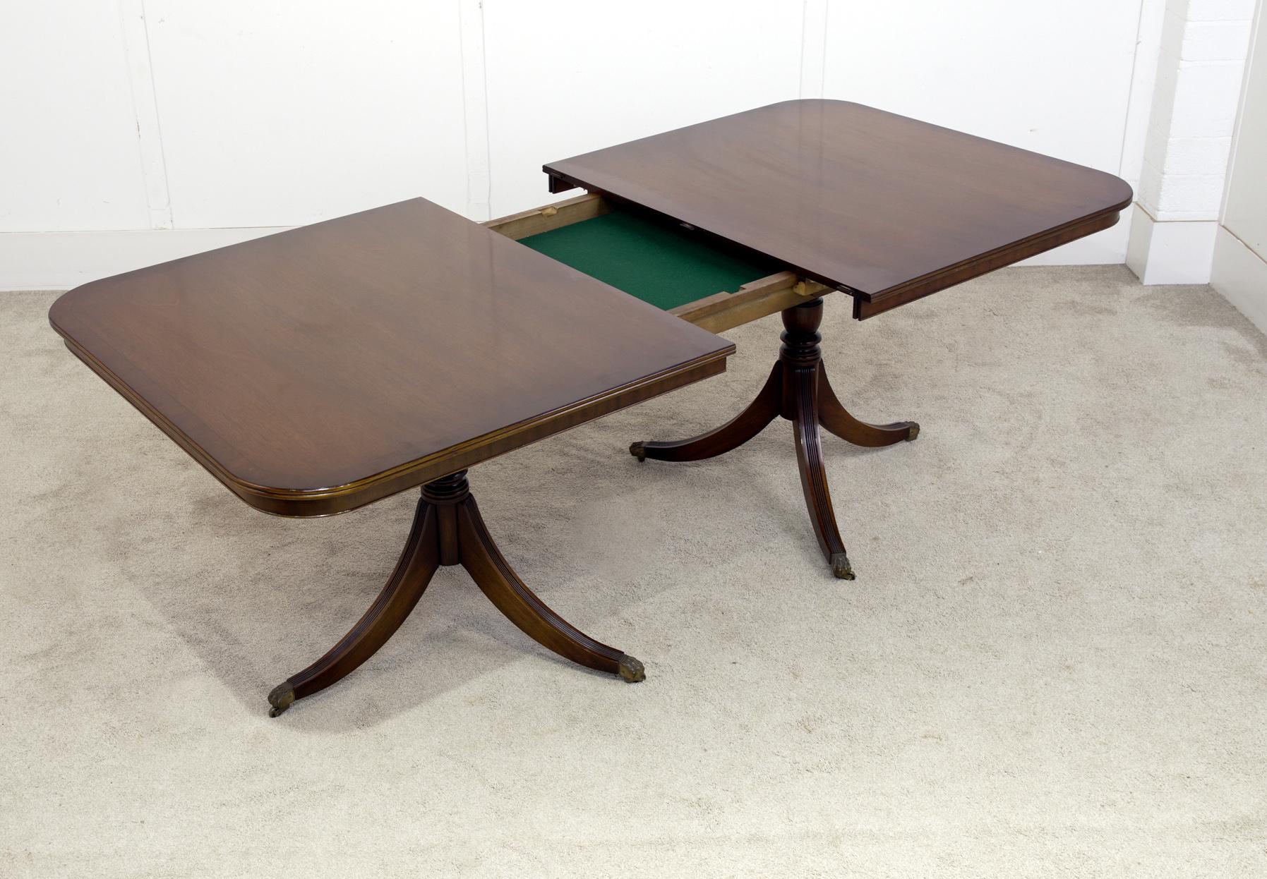 Inizio XX secolo Regency Dining Set Pedestal Table and 8 Chairs Mahogany in vendita